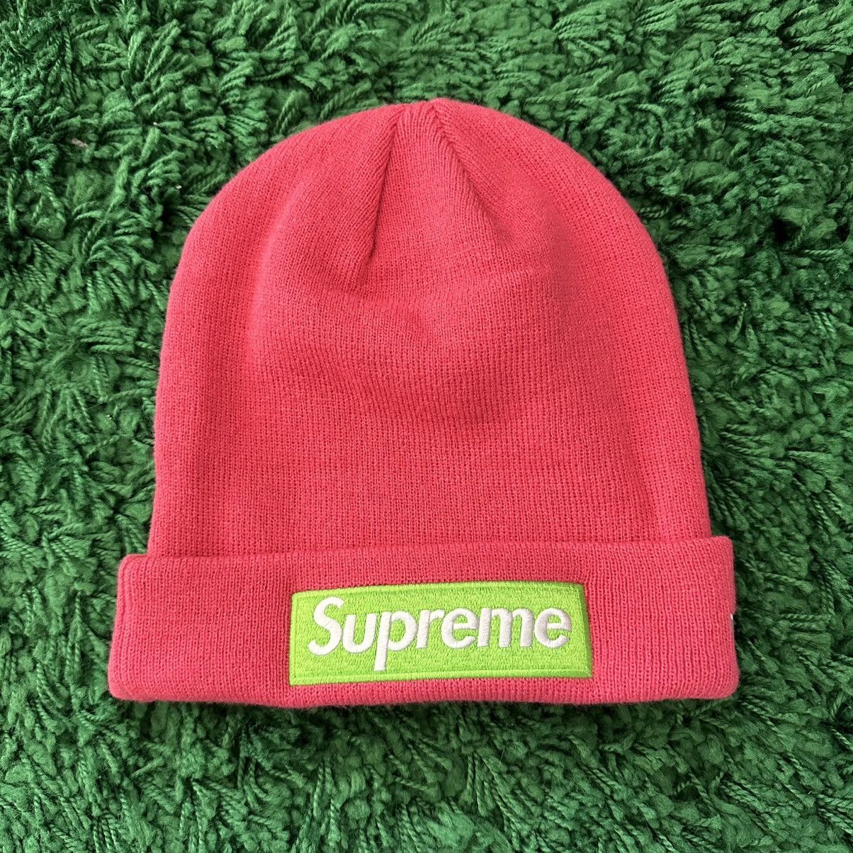 New Era × Supreme Magenta Supreme New Era Box Logo Beanie FW17 Size ONE SIZE - 1 Thumbnail