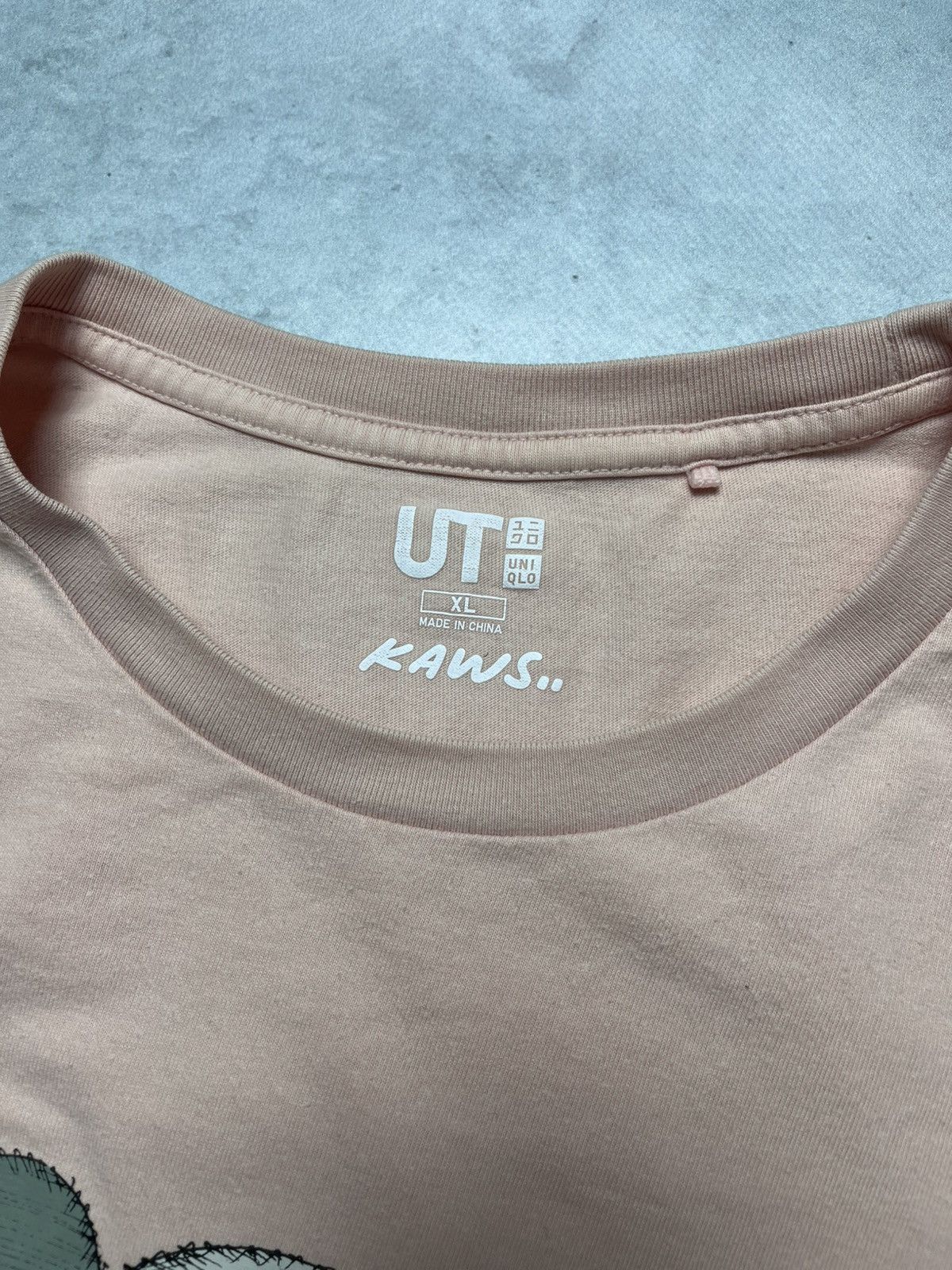 Kaws × Uniqlo VERY RARE UNIQLO X KAWS PINK T-SHIRT Size US L / EU 52-54 / 3 - 2 Thumbnail