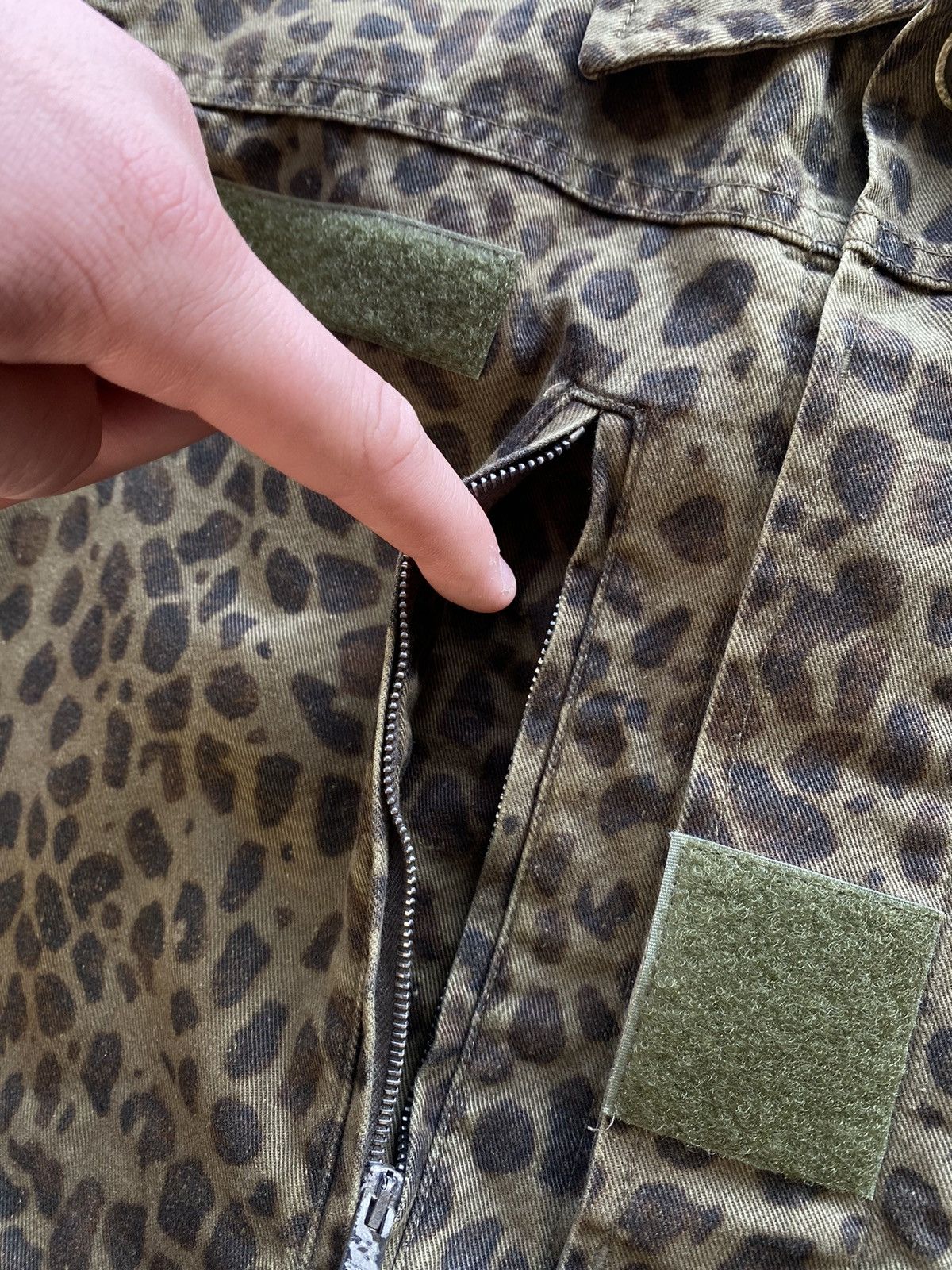 Saint Laurent Paris × Yves Saint Laurent Rare Saint Laurent Paris Leopard Print Military Jacket Y2K Size US M / EU 48-50 / 2 - 15 Thumbnail