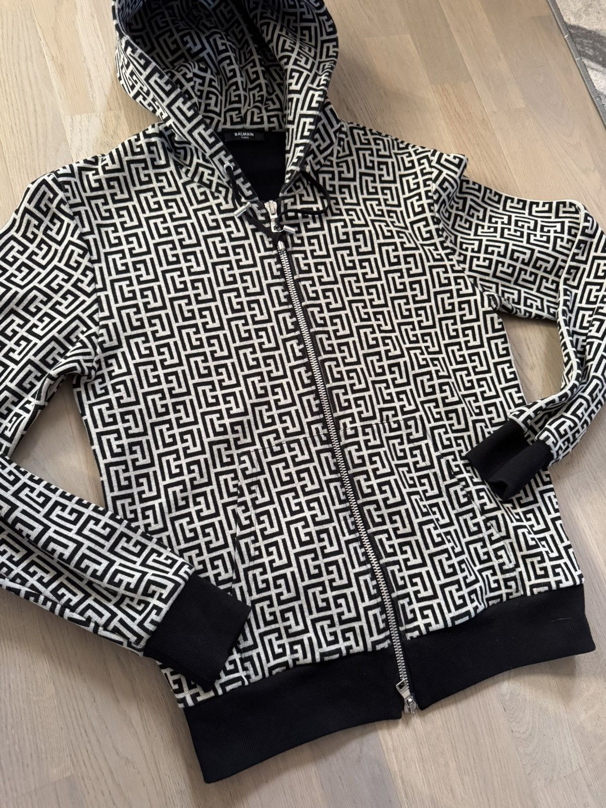 Balmain BALMAIN hoodie STUDY measurements in photos BY TAPE MEASURE Size US S / EU 44-46 / 1 - 4 Thumbnail