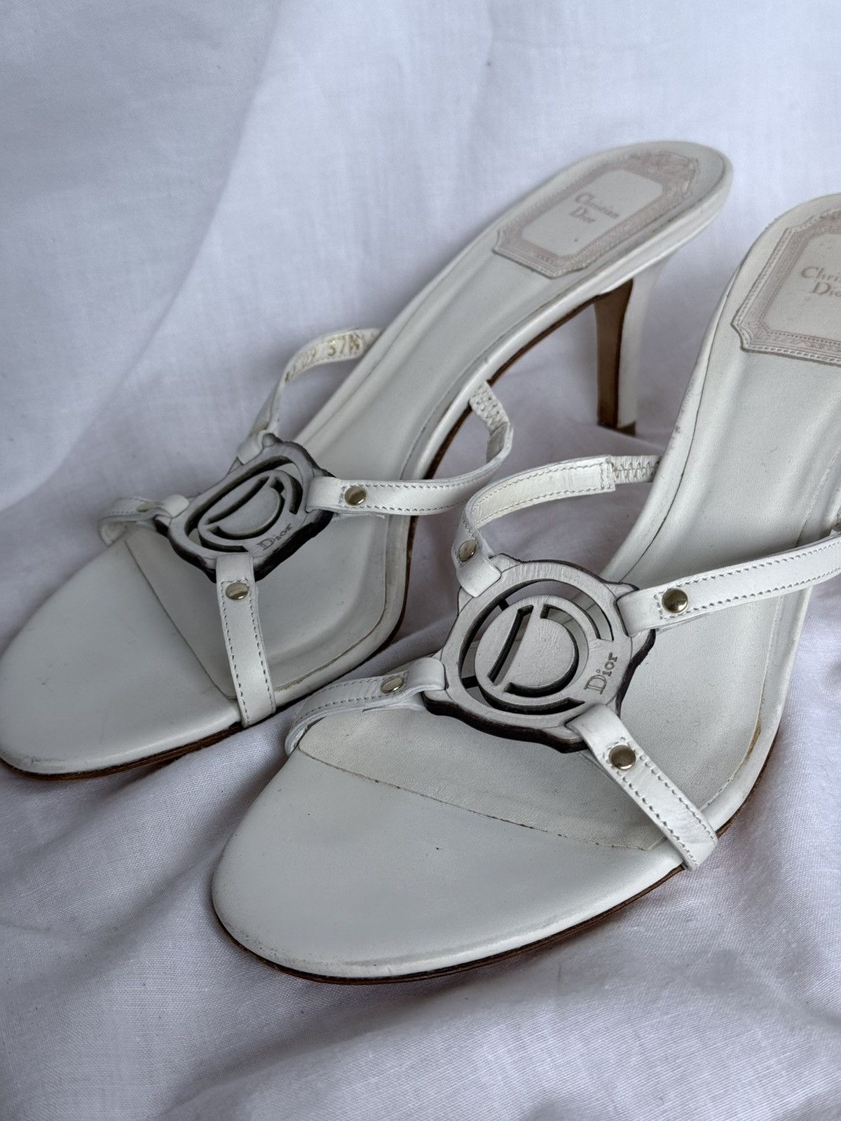 Dior Christian Dior White Leather Mules Sandals Size US 7.5 / IT 37.5 - 6 Thumbnail