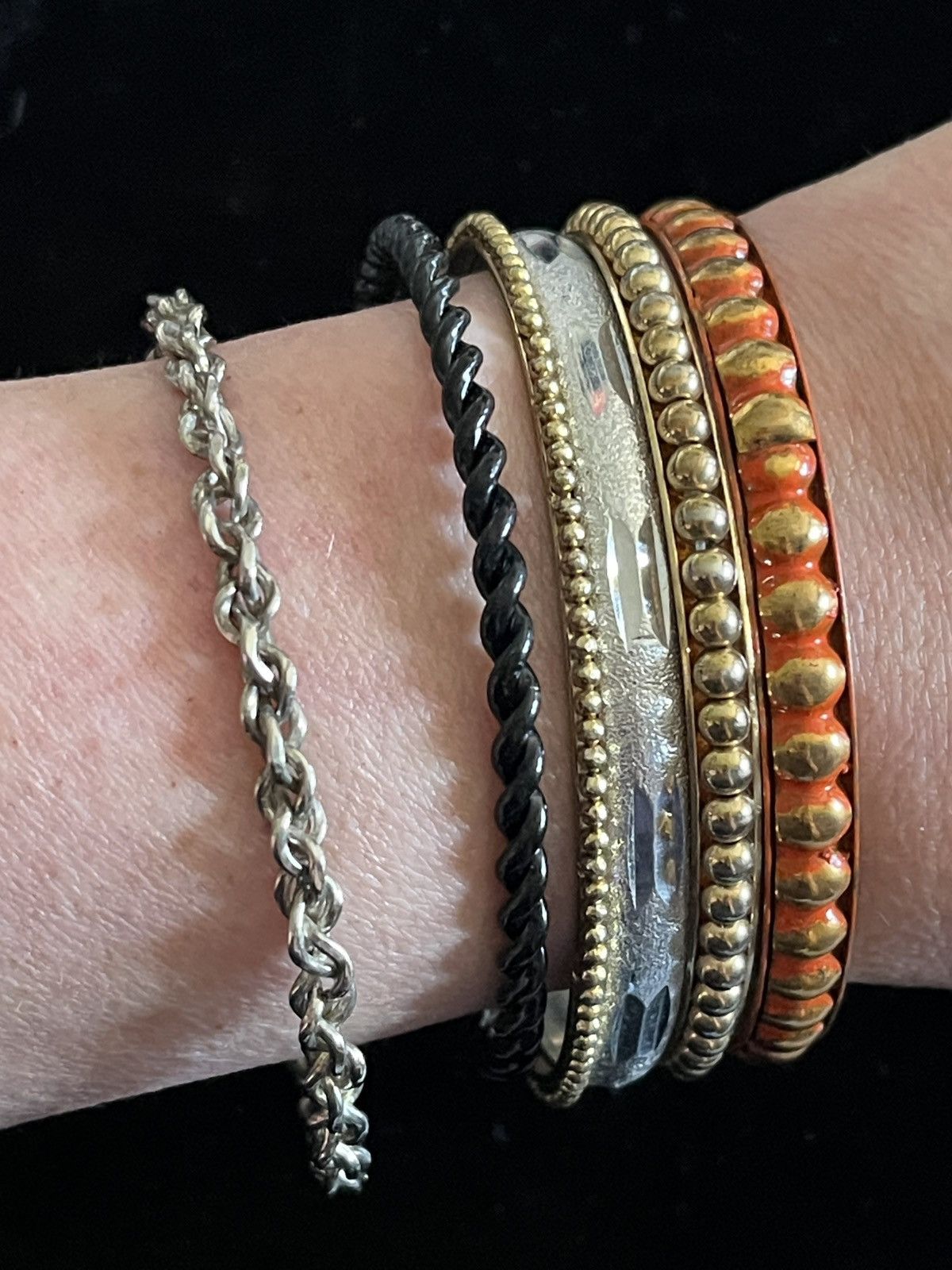 Other 6 metal bangle bracelets textured multicolored mixed media Size ONE SIZE - 1 Thumbnail