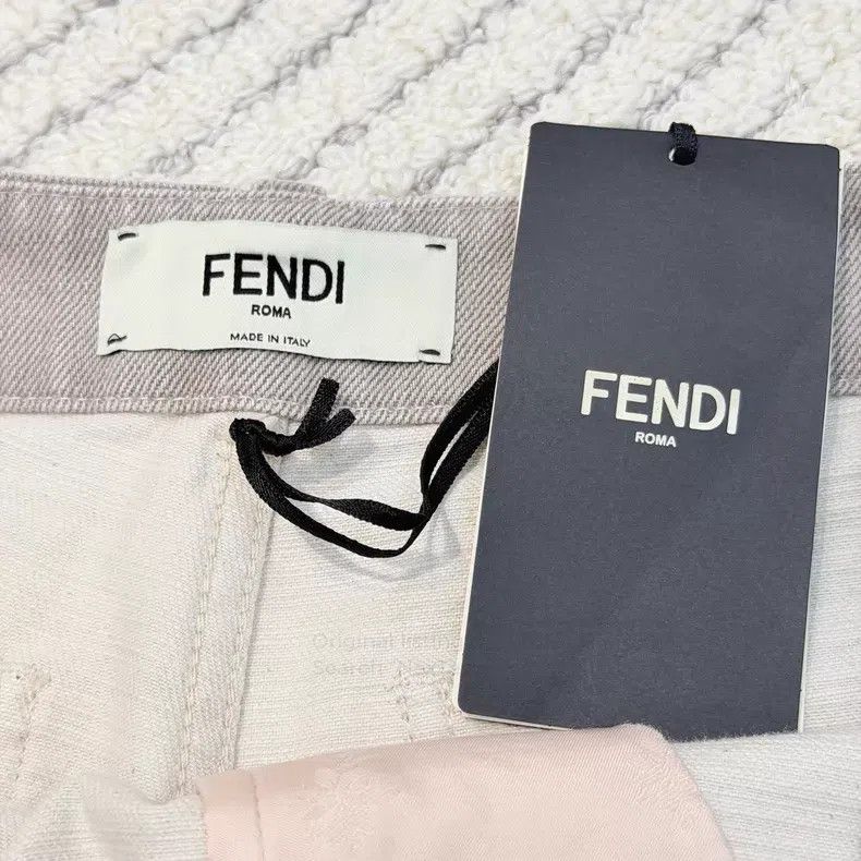 Fendi Fendi Solid Mid-Rise Loose Wide Leg Jeans Size 26" / US 2 / IT 38 - 6 Thumbnail