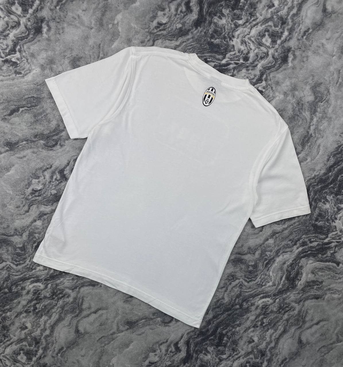 Nike Nike Juventus 2004 2005 Graphic Big Logo T Shirt Men Size M Size US M / EU 48-50 / 2 - 9 Thumbnail