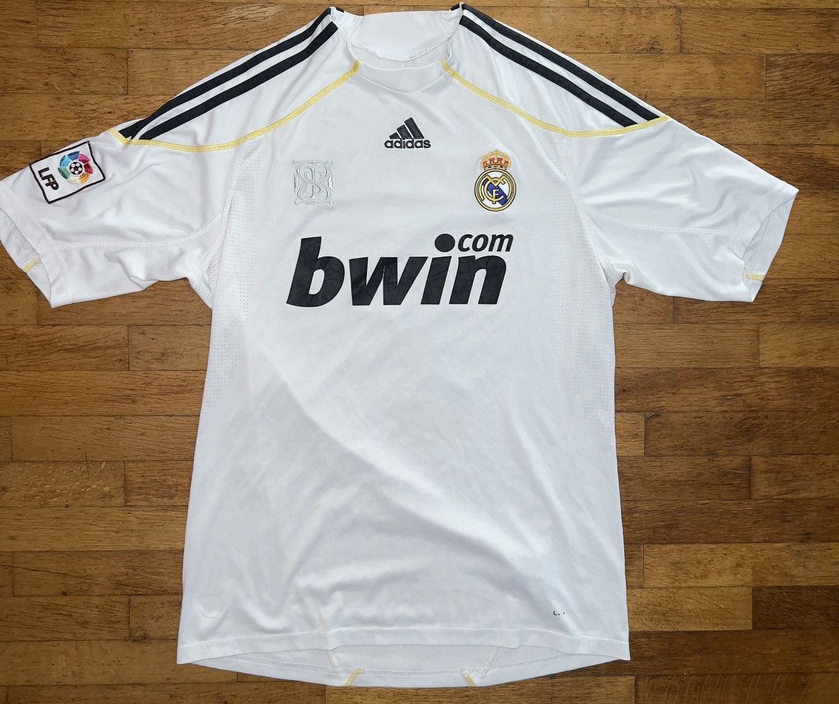 Adidas Real Madrid Home Shirt 2009/10 – Kaká #8 – Size M Size US M / EU 48-50 / 2 - 2 Thumbnail