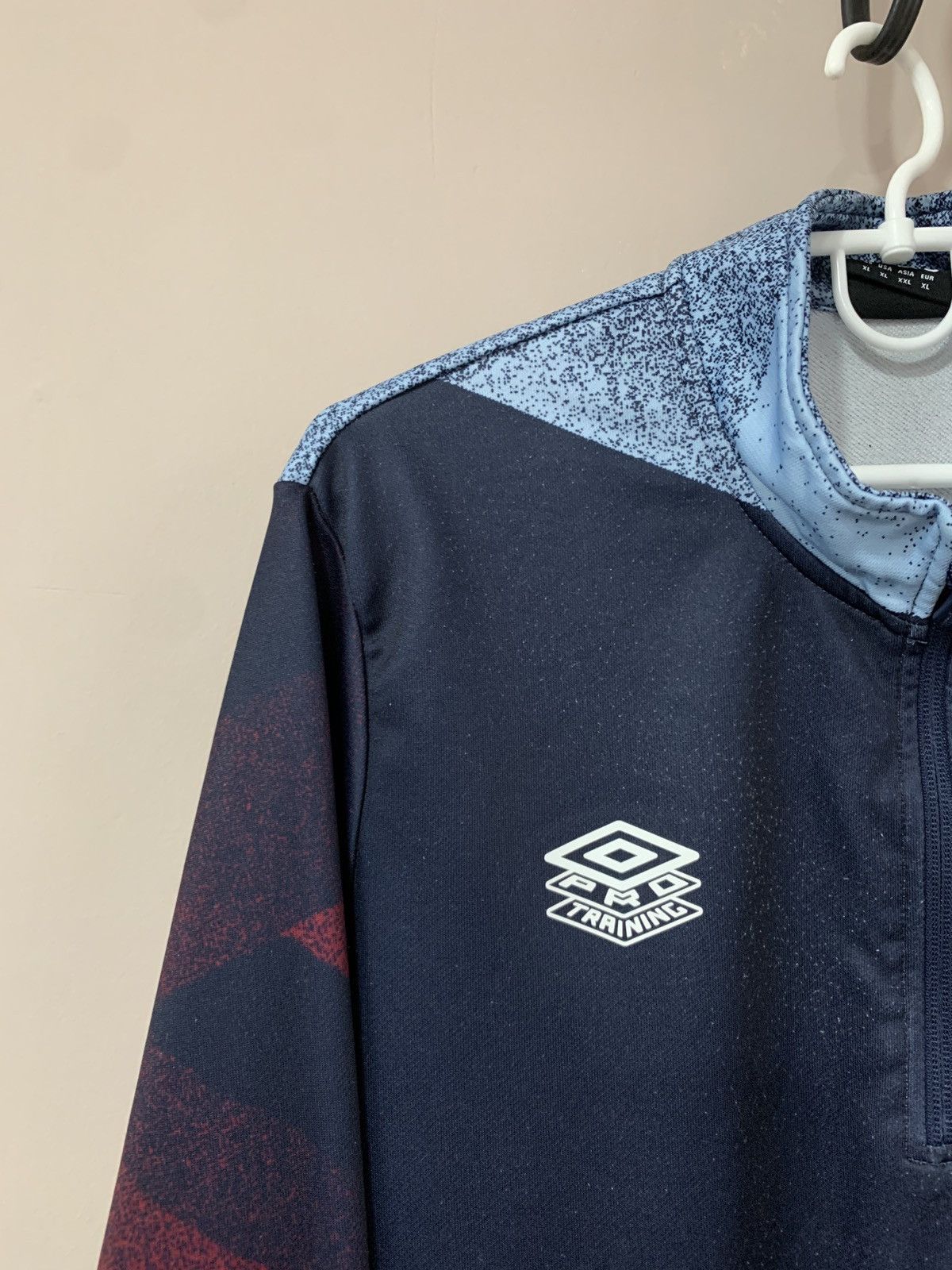 Umbro West Ham United training Umbro long sleeve shirts top jersey Size US XL / EU 56 / 4 - 6 Thumbnail