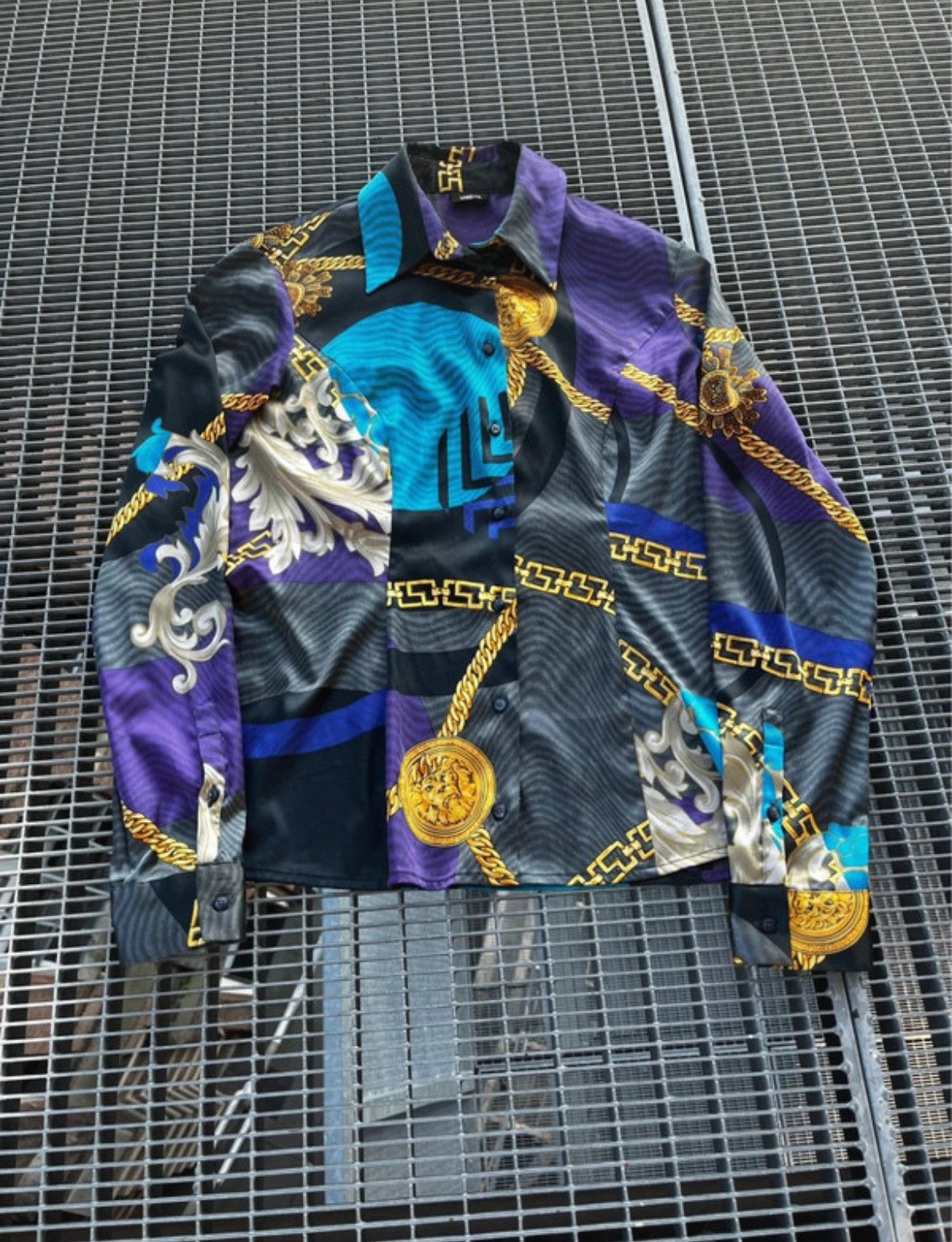Versace Jeans Couture Vintage Versace Baroque Gold Chain Logo Abstract Silk Shirt Size M / US 6-8 / IT 42-44 - 1 Thumbnail