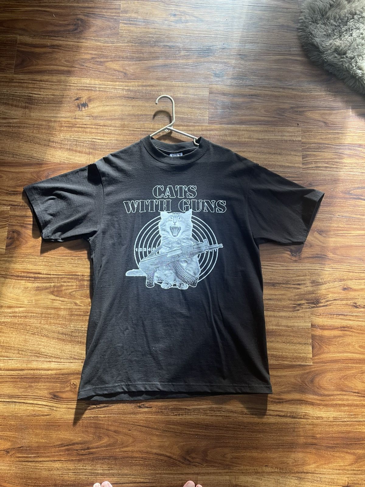 Grimykids Grimykids Cats with Guns Black tee Large Size US L / EU 52-54 / 3 - 1 Thumbnail