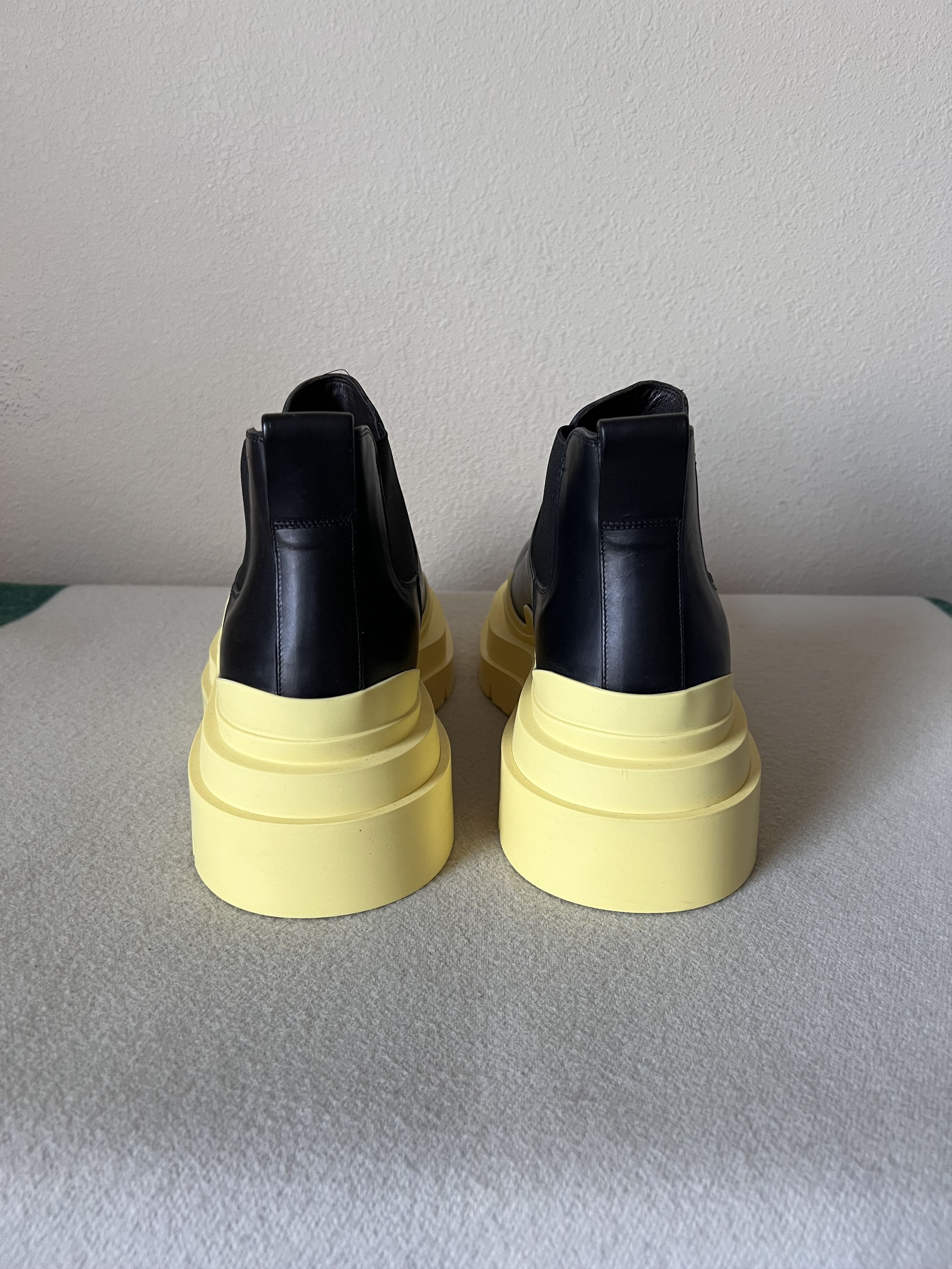 Bottega Veneta Bottega Veneta Tire Ankle Chelsea Boot in Black Lemon Size US 10 / EU 43 - 5 Thumbnail