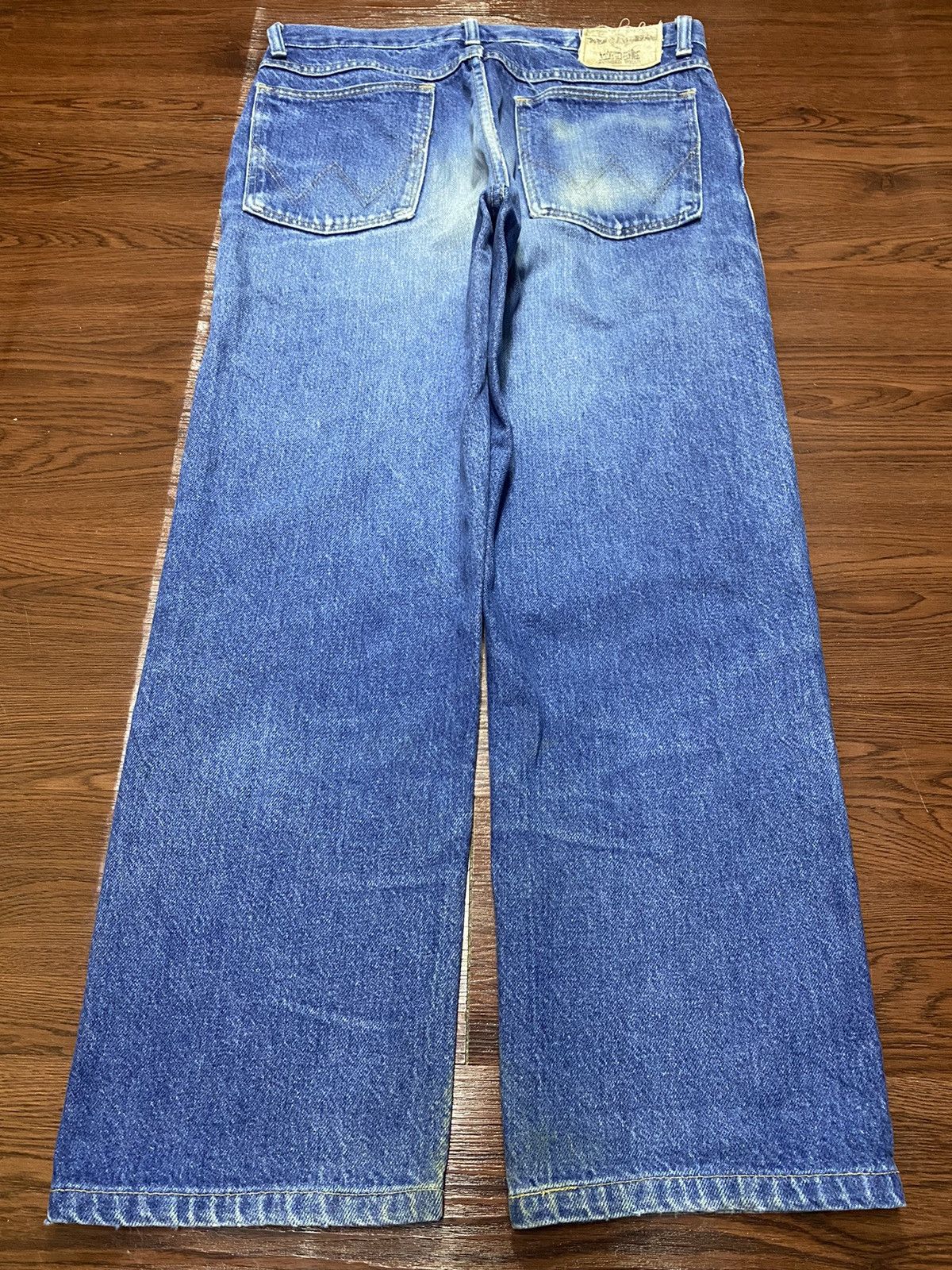 Vintage Vintage Wrangler Rugged USA Blue Wash Ditressed Loose Jeans Size US 32 / EU 48 - 2 Thumbnail