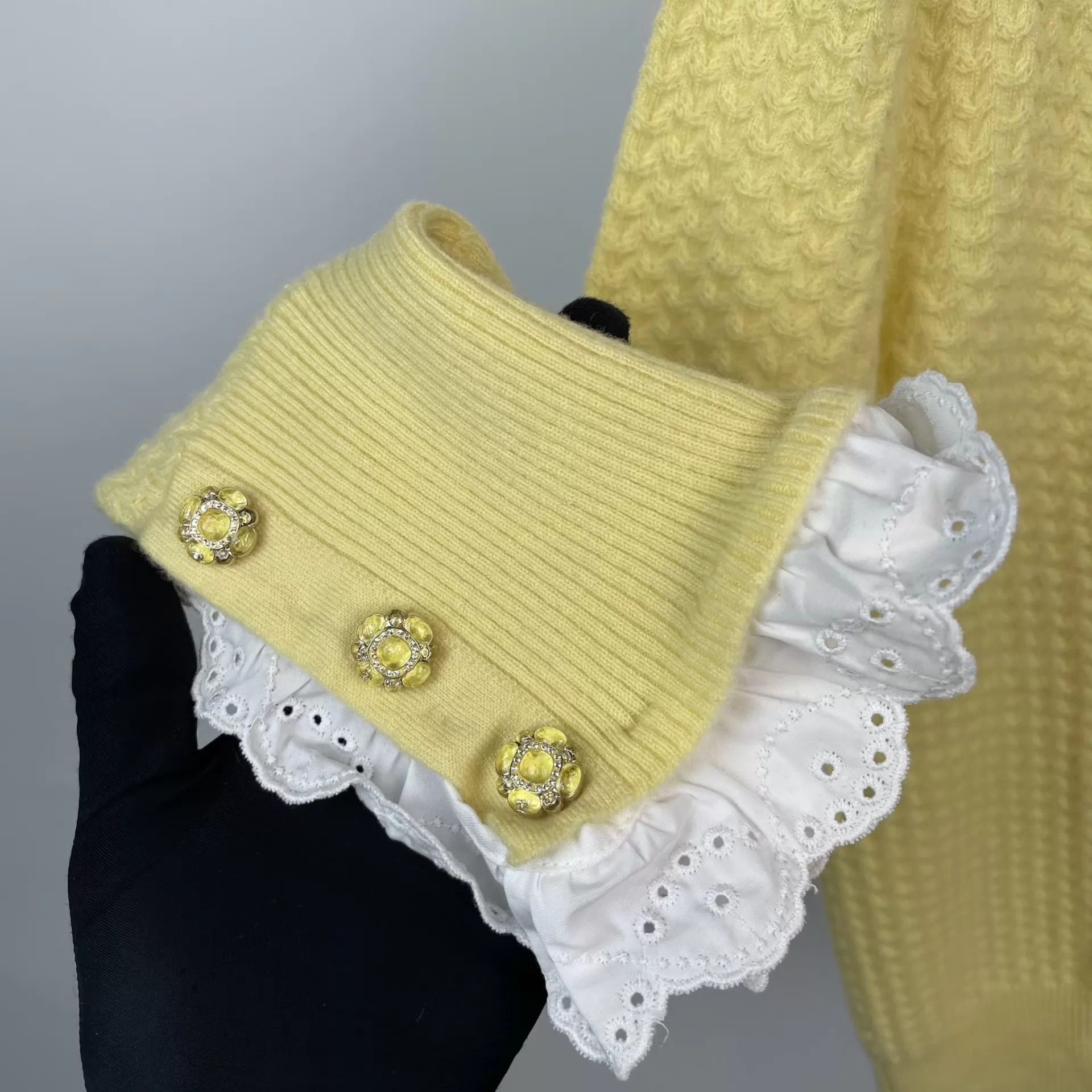 Chanel Chanel 24A Lemon-White Lace Trim V-Neck Cashmere Top 34 Size XS / US 0-2 / IT 36-38 - 4 Thumbnail