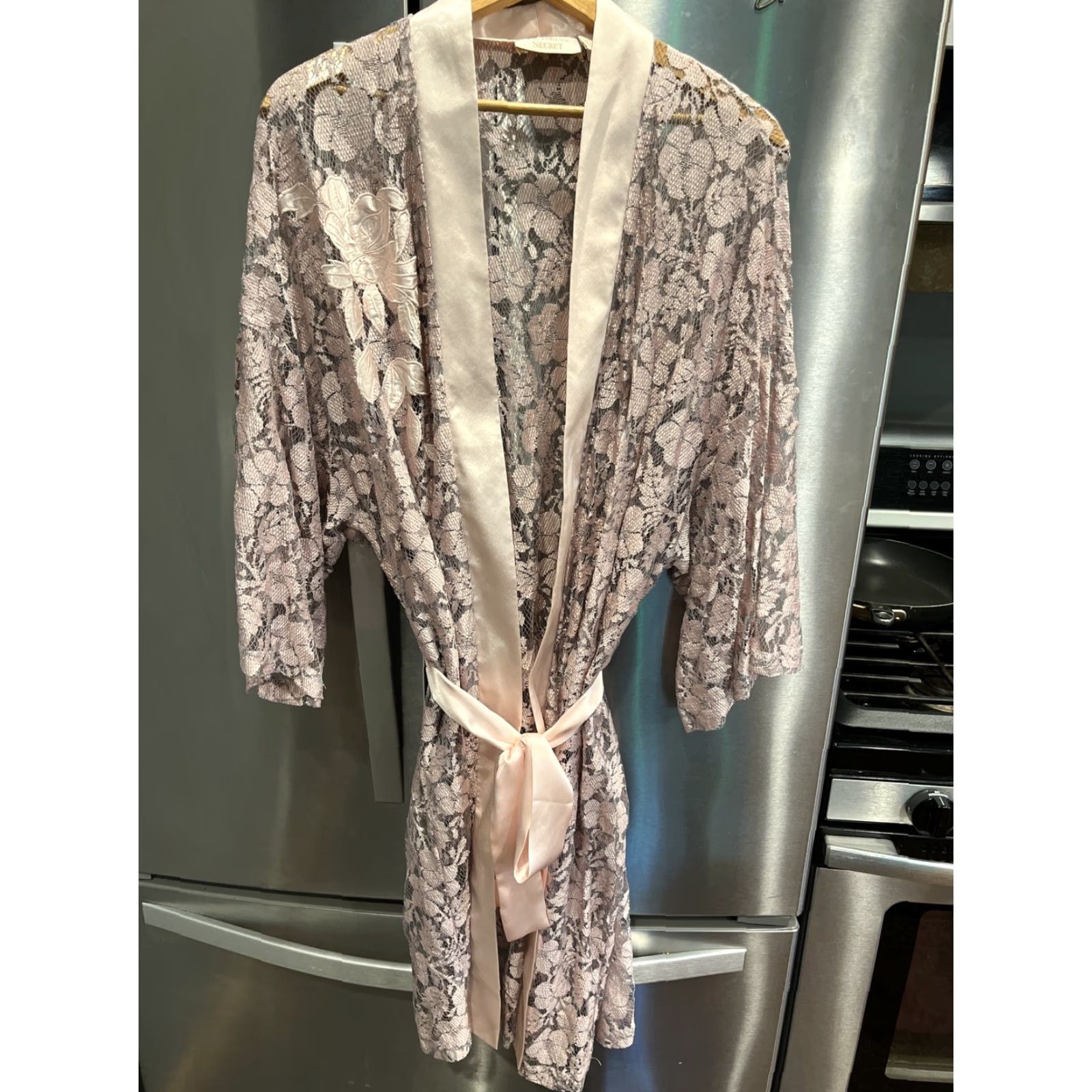Victoria's Secret VINTAGE Victoria’s Secret PINK LACE ROBE OS RAYON Satin Trim Belt Open Front Floral Lace 1980s Womens Kimono Belted Size ONE SIZE - 3 Thumbnail