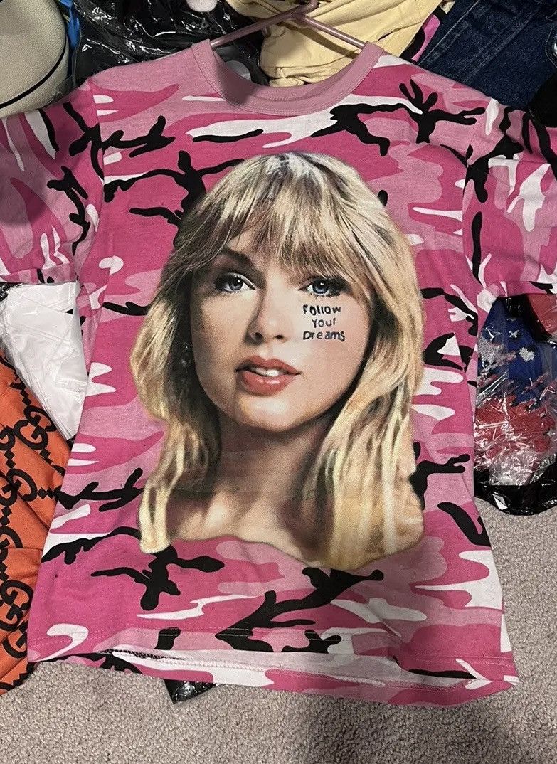 Asspizza × Marcel Zago Asspizza x Marcel Zago Taylor swift Tee Size US XL / EU 56 / 4 - 3 Thumbnail