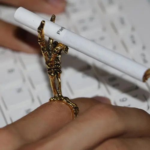 Jewelry Skeleton Cigarette Holder, Ring Cigarette Holder Size ONE SIZE - 1 Thumbnail