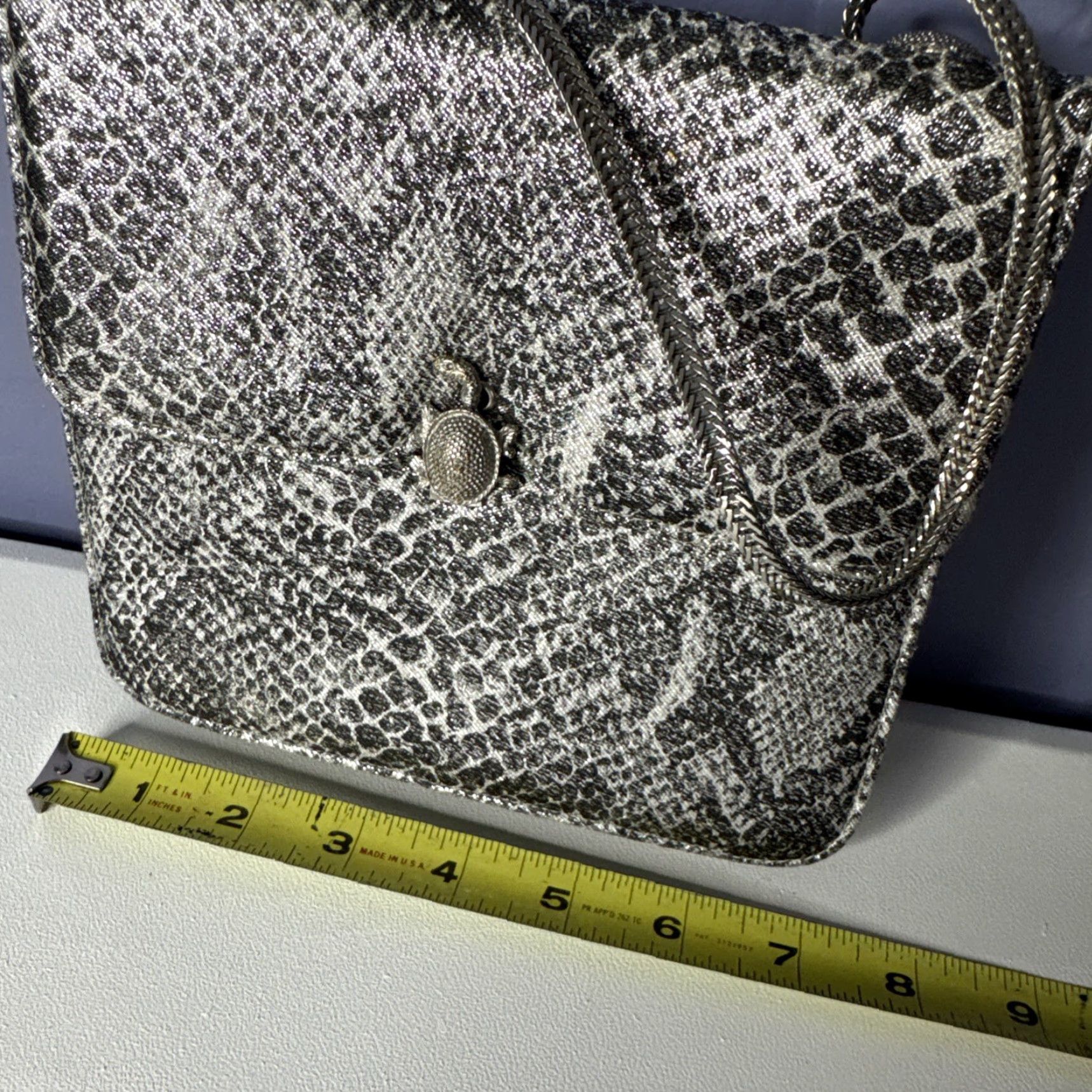 Vintage VINTAGE May Shoe Co Charleston WV Clutch Purse Bag Silver Snakeskin Purse Snakeskin Size ONE SIZE - 6 Thumbnail