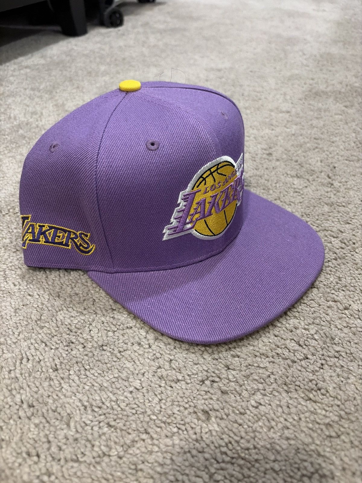 Mitchell & Ness Lightly Worn, Mitchell&Ness LA Lakers Hat Size 7 5/8 Size ONE SIZE - 1 Thumbnail