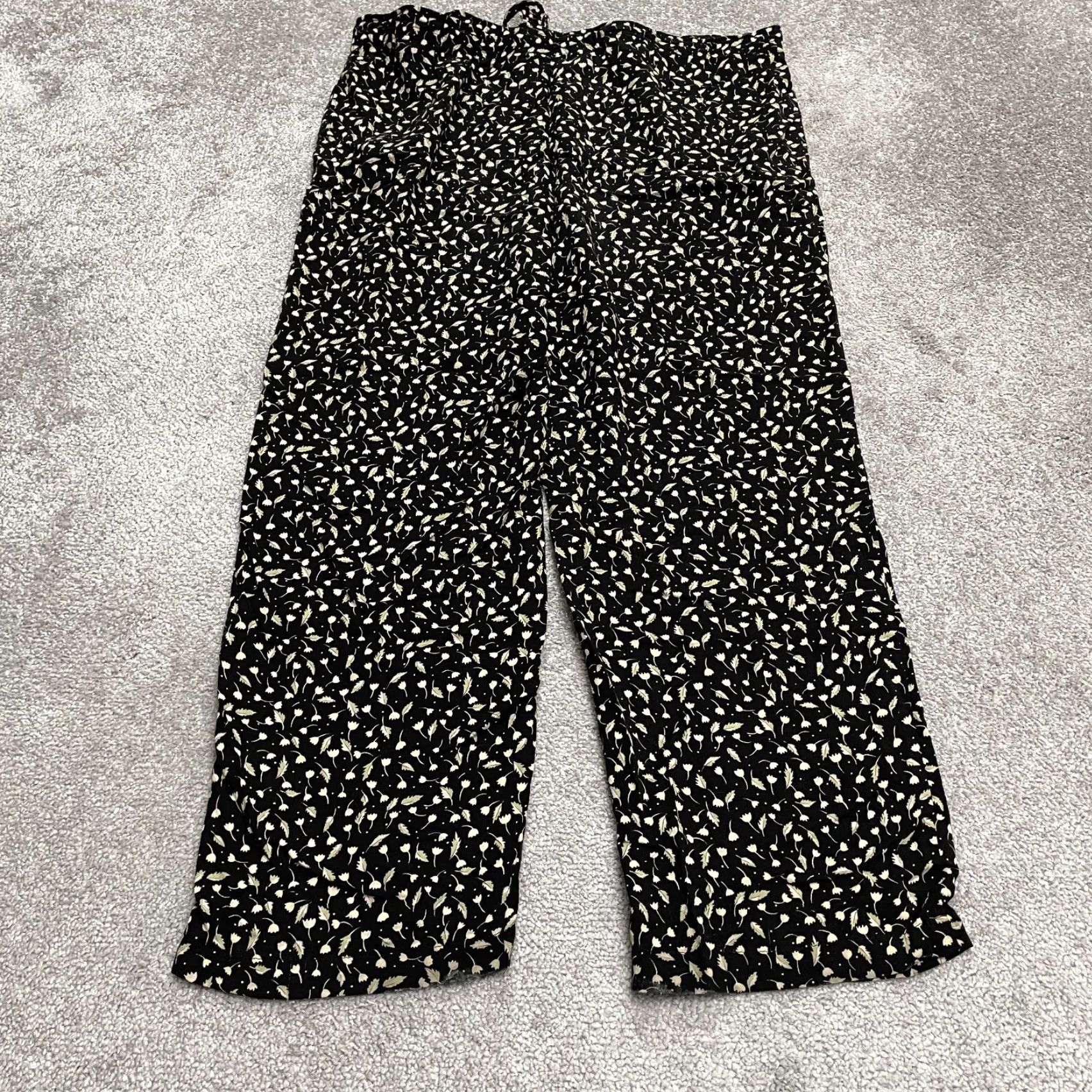 Vintage Sag Harbor Lounge Pants Womens Small Black Floral Pajama Crop Sleepwear Size 28" / US 6 / IT 42 - 2 Thumbnail