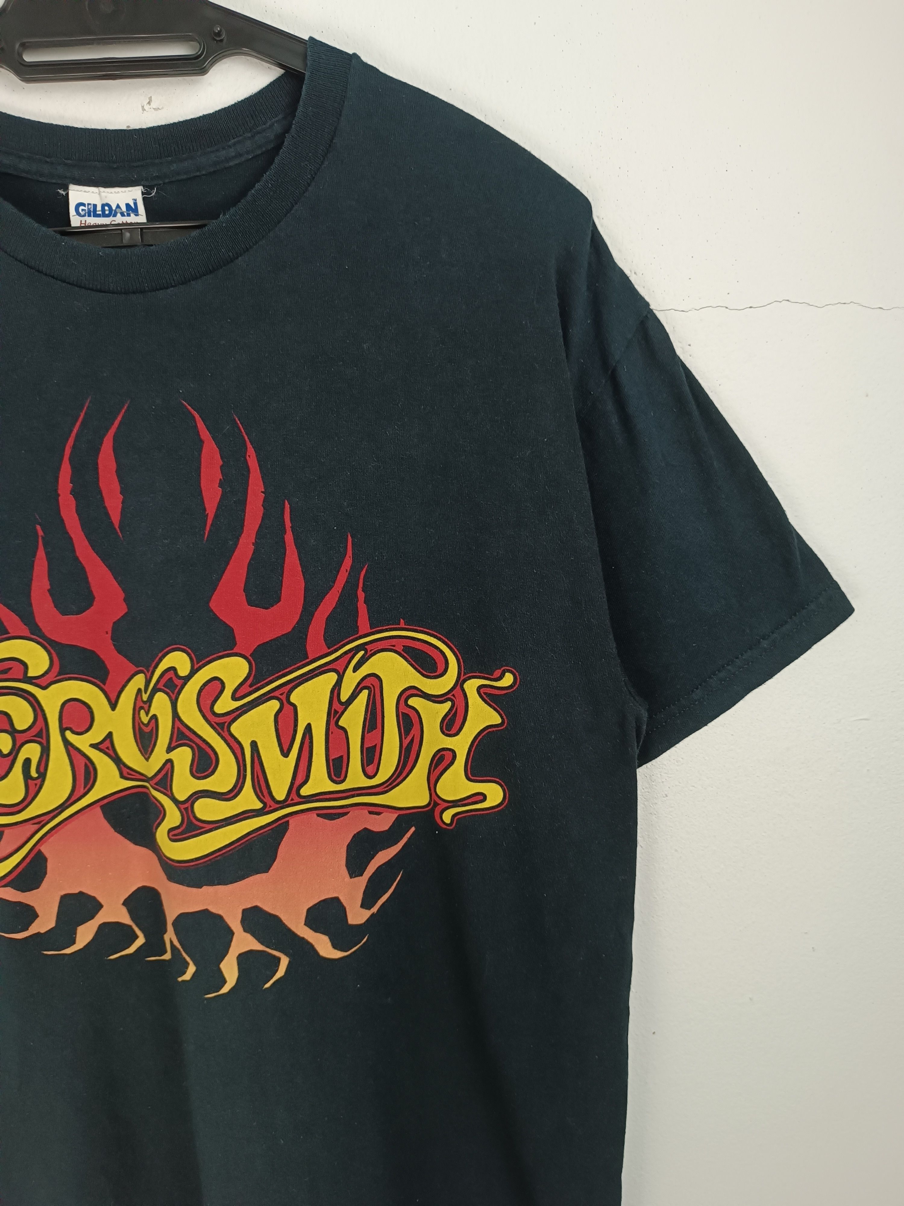 Band Tees VINTAGE AEROSMITH FLAMING LOGO TEE kiss bon jovi scorpions Size US M / EU 48-50 / 2 - 6 Thumbnail