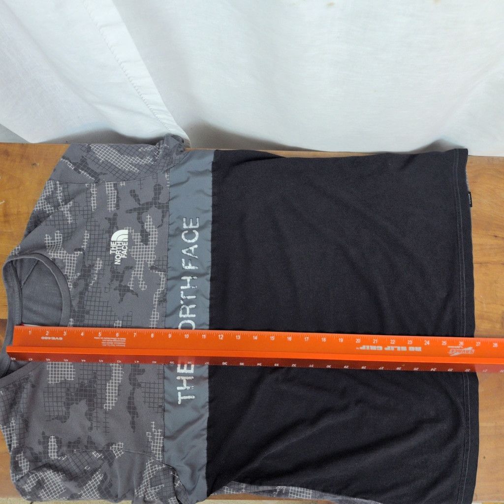 The North Face The North Face Color Block Camo T-Shirt Large Size US L / EU 52-54 / 3 - 4 Thumbnail