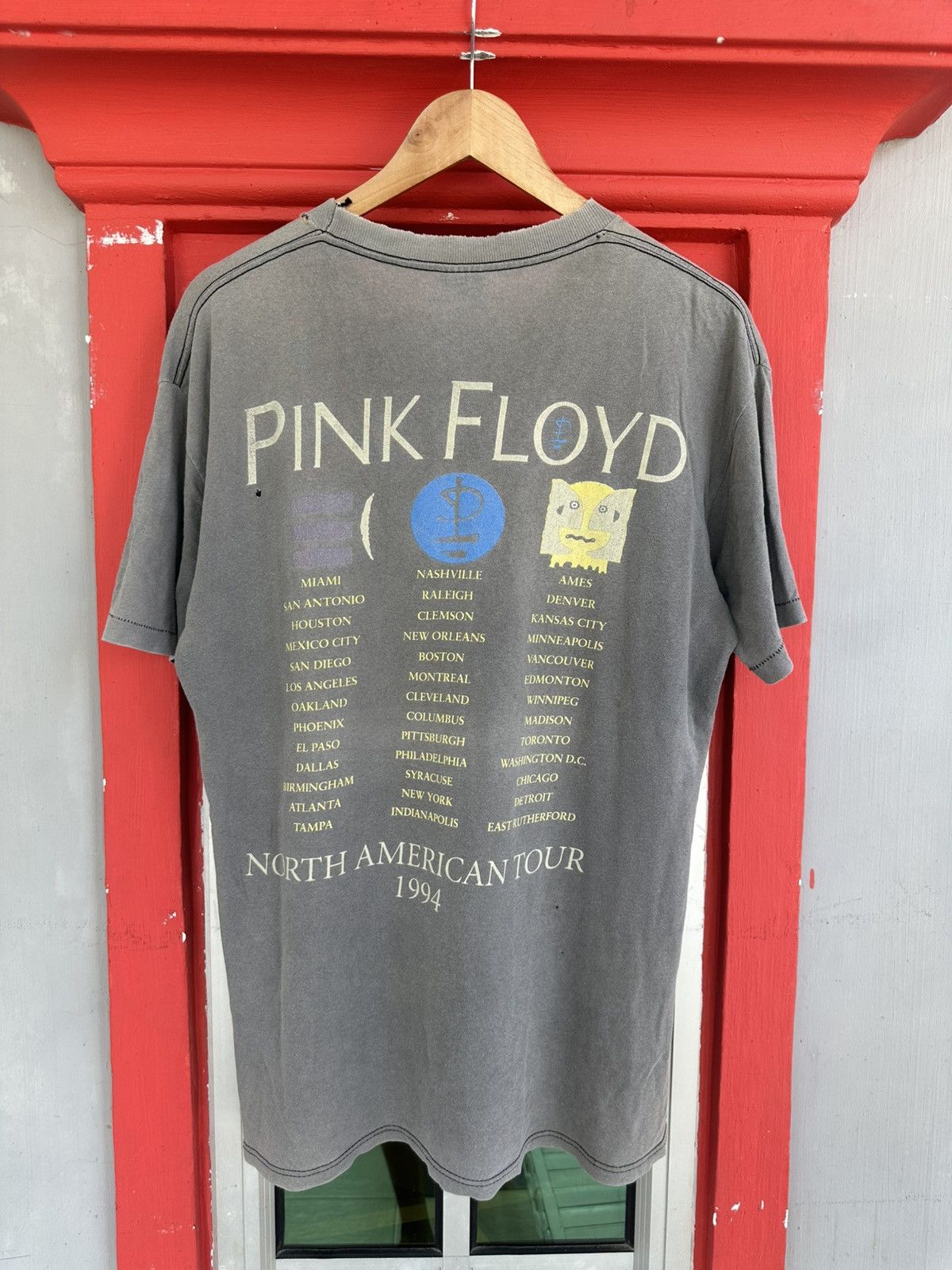 Pink Floyd Faded Vintage 90s Pink Floyd North American Tour Tee Size US L / EU 52-54 / 3 - 2 Thumbnail