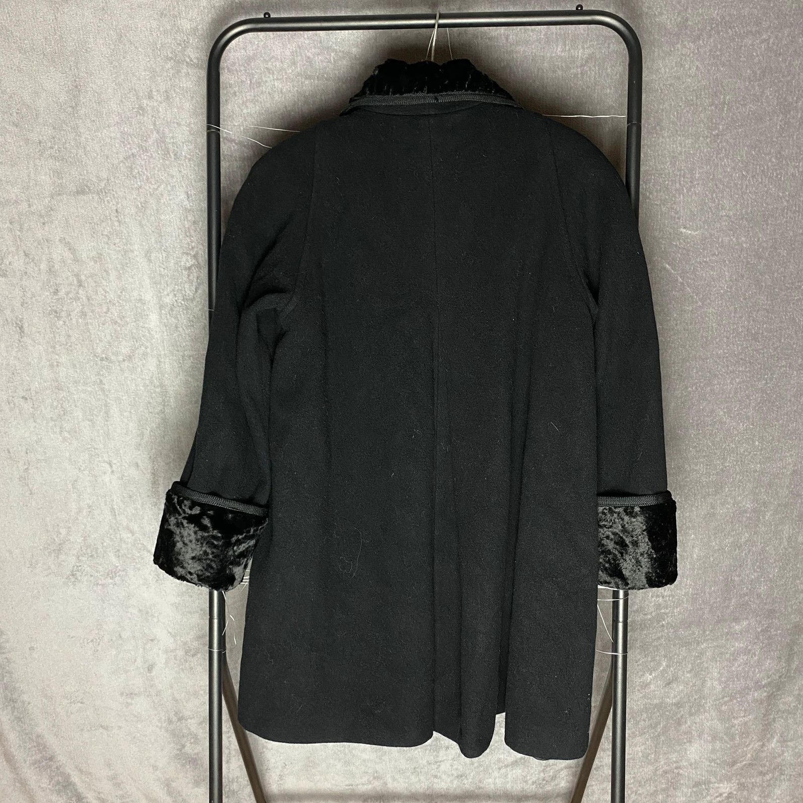 Carolina Herrera × Designer × Vintage Carolina Herrera CH vintage woolen coat Made in U.S.A Size M / US 6-8 / IT 42-44 - 2 Thumbnail