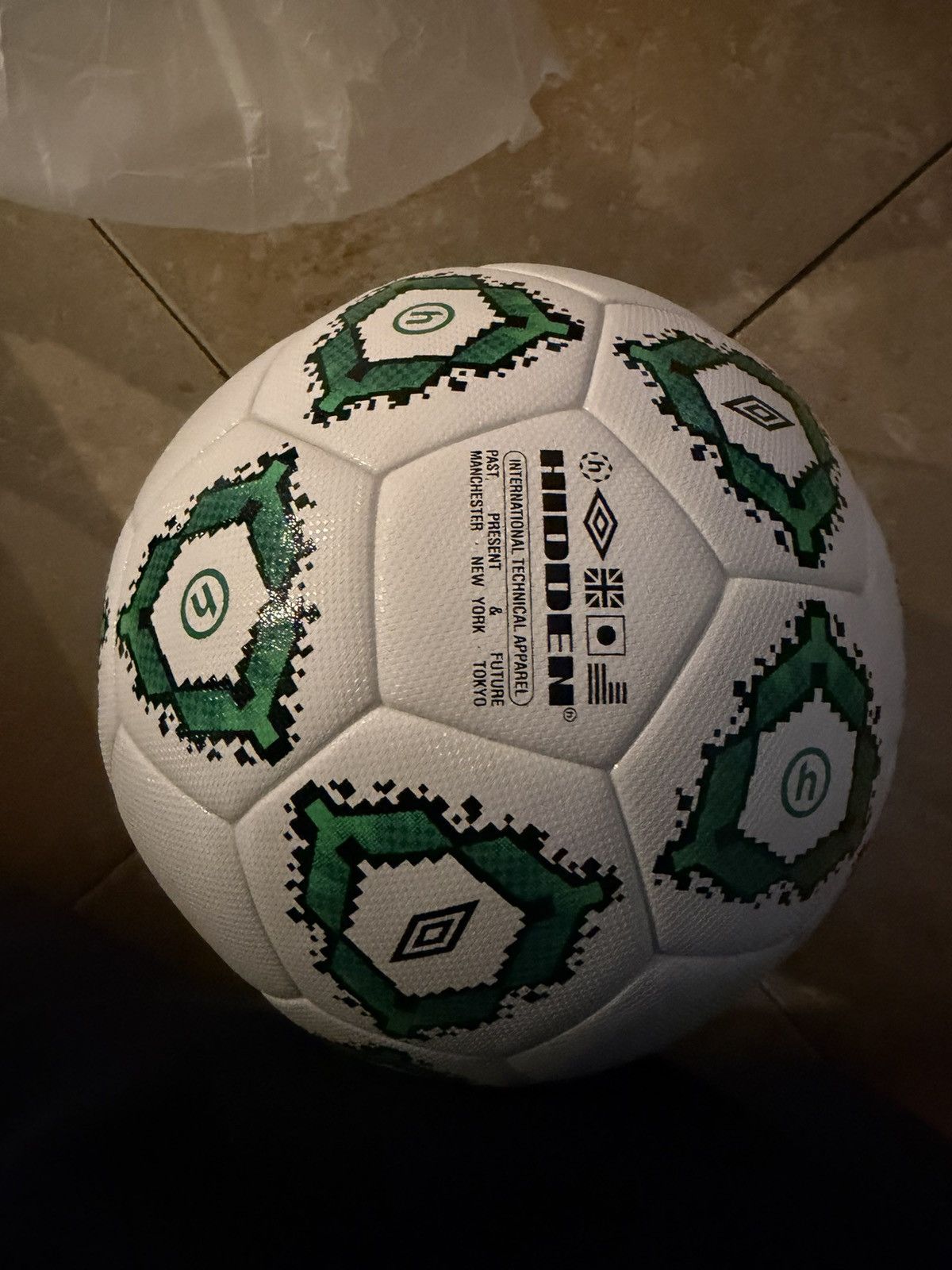 HIDDEN HIDDEN NY x UMBRO SOCCER BALL - BRAND NEW W/ BAG Size ONE SIZE - 3 Thumbnail