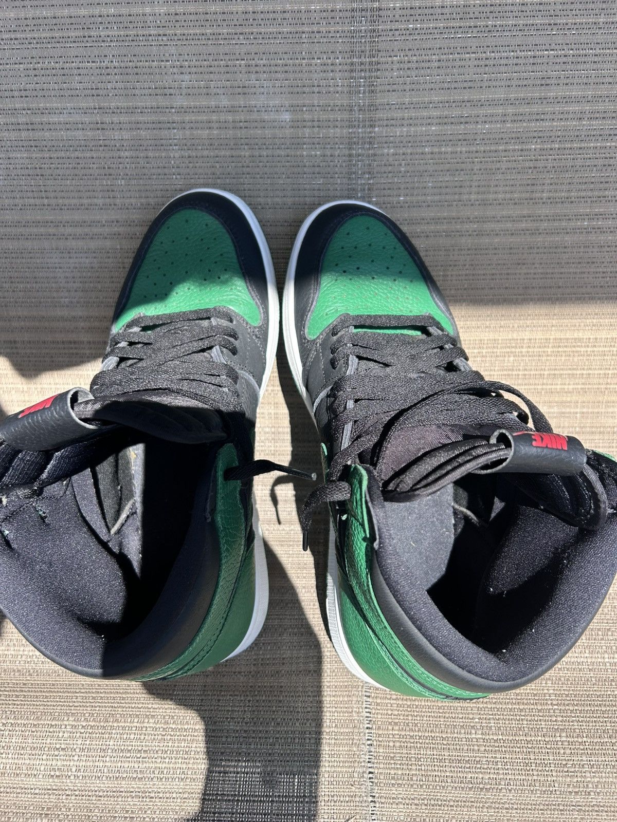 Jordan Brand Jordan 1 Retro High Pine Green Black Size US 11 / EU 44 - 7 Thumbnail