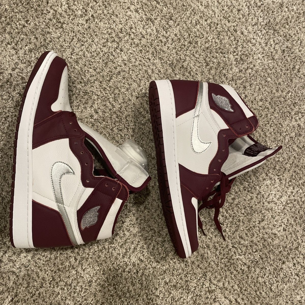 Nike Air Jordan 1 Retro High OG Bordeaux/Metallic Silver-White Size US 12 / EU 45 - 4 Thumbnail