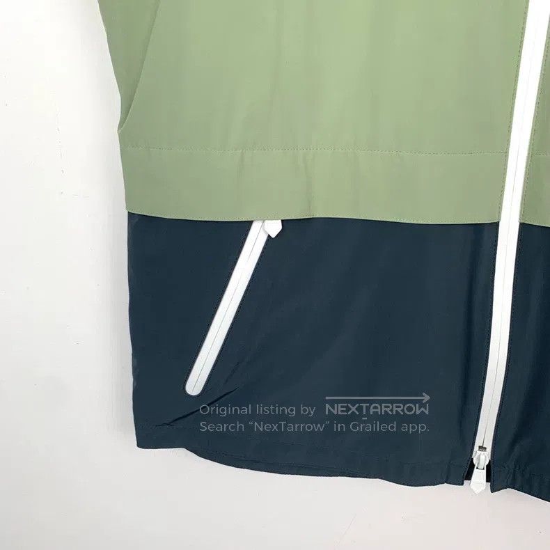 Hermes Hermes Stand Collar Blue-Green Colorblock Nylon Sleeveless Size US L / EU 52-54 / 3 - 4 Thumbnail