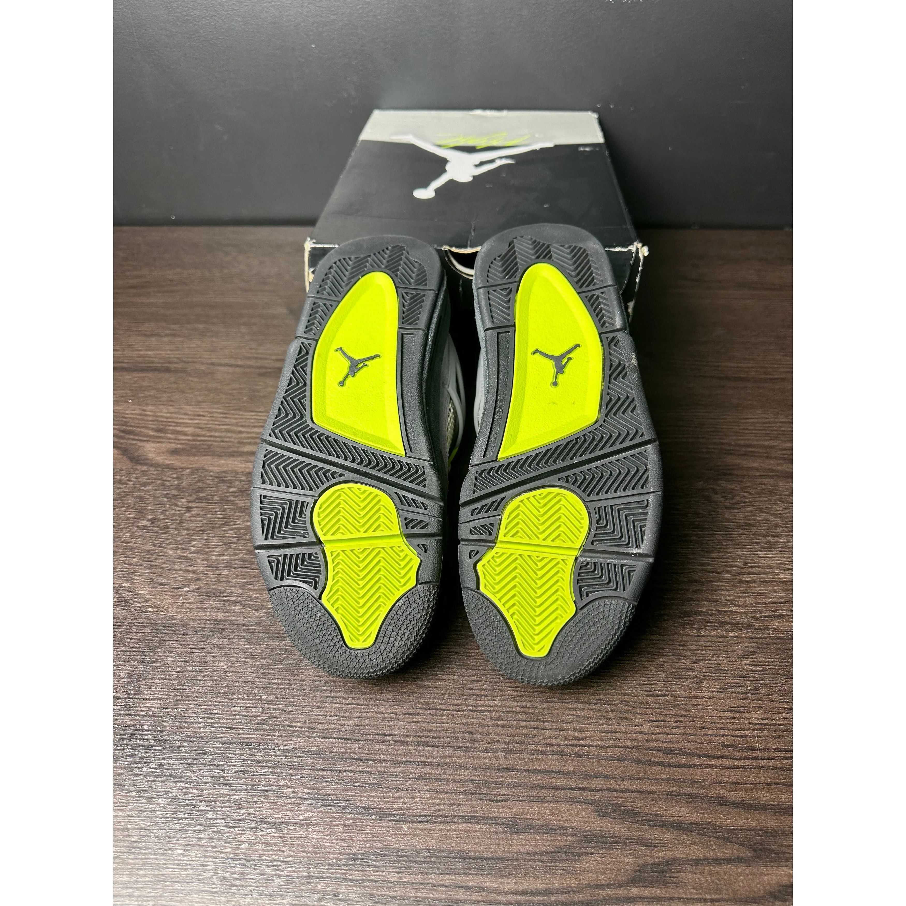 Jordan Brand Air Jordan 4 Retro SE “95 Neon” (GS) **PRE-OWNED** - Size 6 Size US 6 / EU 39 - 4 Thumbnail
