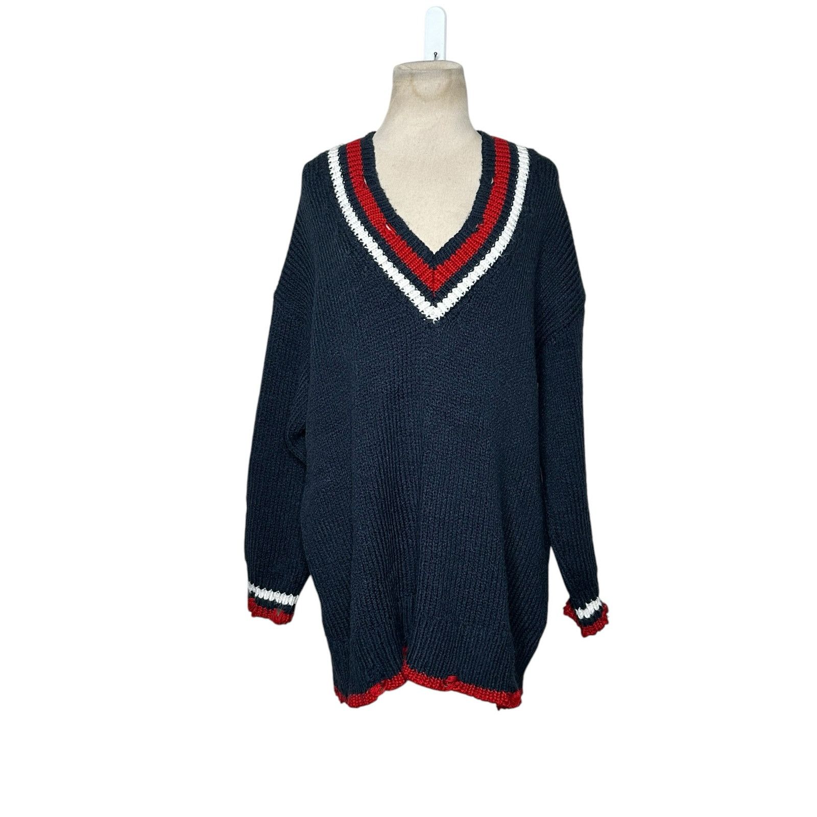 Zara ZARA distressed oversized sweater size medium Size M / US 6-8 / IT 42-44 - 1 Thumbnail
