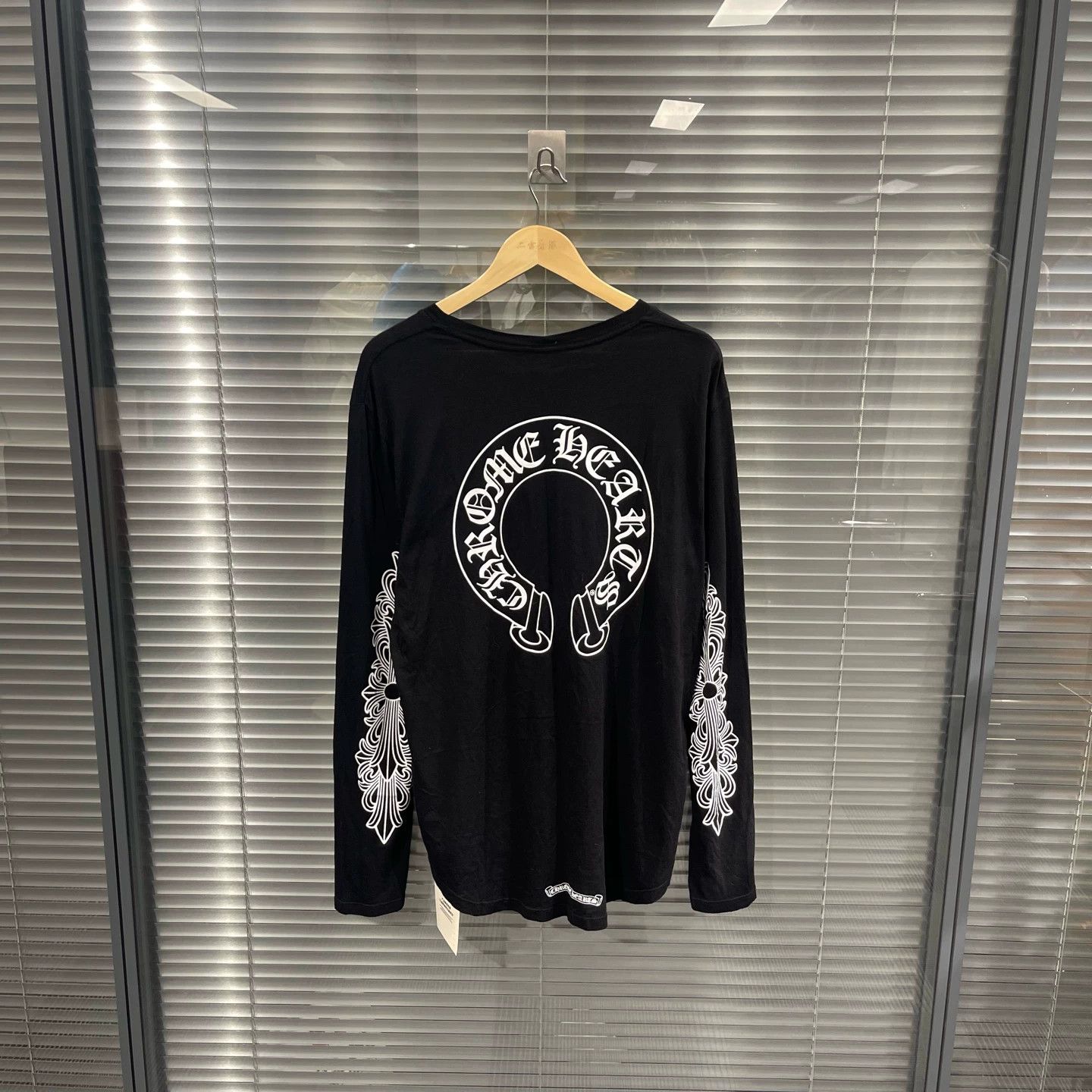 Chrome Hearts Chrome Hearts Classic Kylin Arm Horseshoe Longsleeve XL Size US XL / EU 56 / 4 - 1 Thumbnail