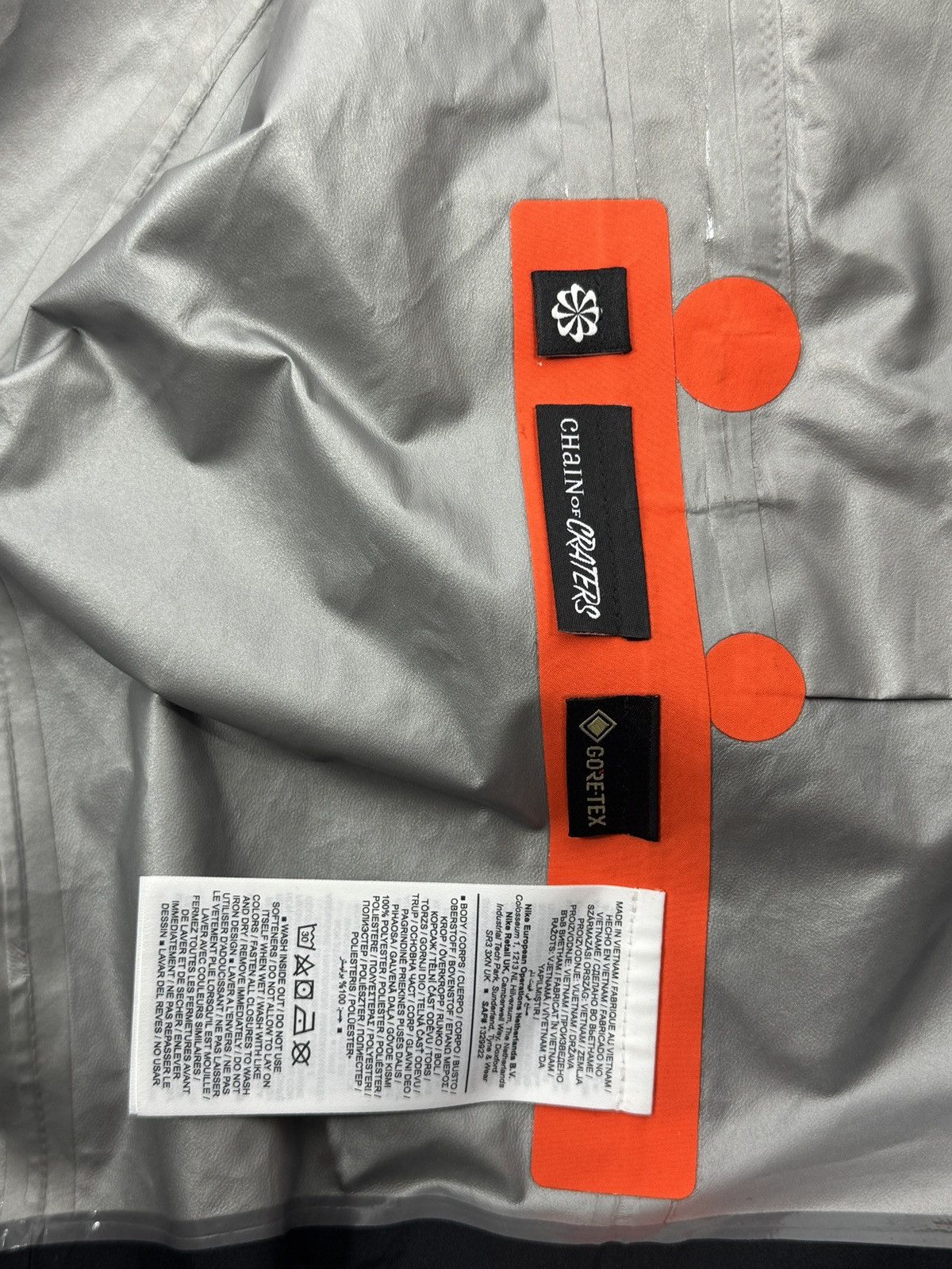 Nike ACG CHAIN OF CRATERS GORE-TEX WIND BREAKER Size US M / EU 48-50 / 2 - 13 Thumbnail