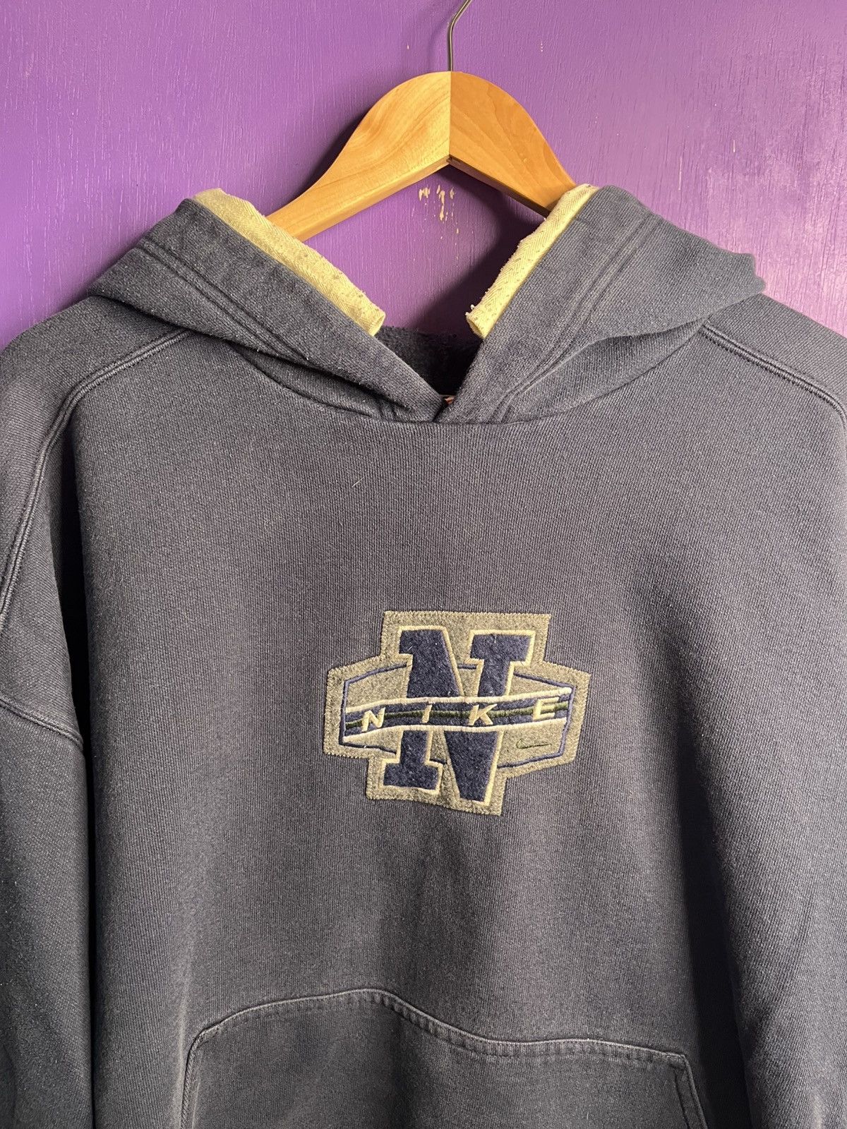 Nike × Vintage Vintage 90s Nike college patch logo hoodie Size US XL / EU 56 / 4 - 3 Thumbnail