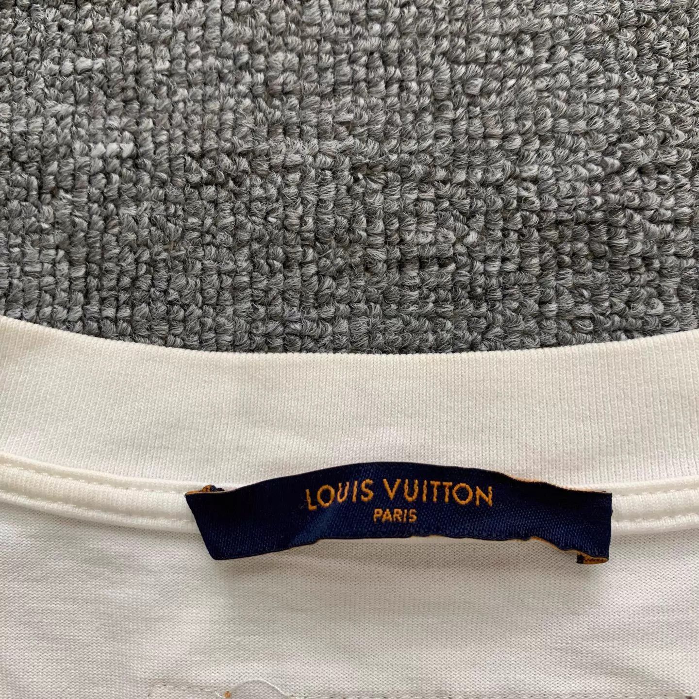 Louis Vuitton LV white short sleeve tee exploding head neon figure 95% new XL Size US XL / EU 56 / 4 - 5 Thumbnail
