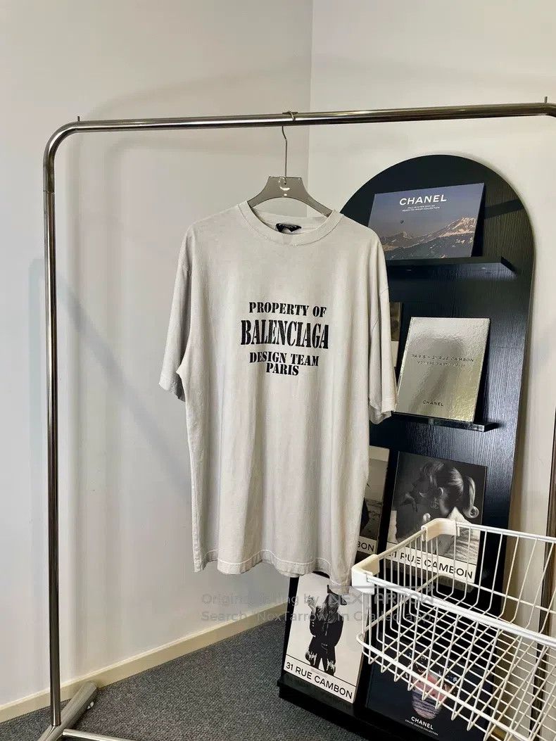Balenciaga Balenciaga Letter Logo Printed Round Neck Loose Light Gray Size US S / EU 44-46 / 1 - 1 Thumbnail