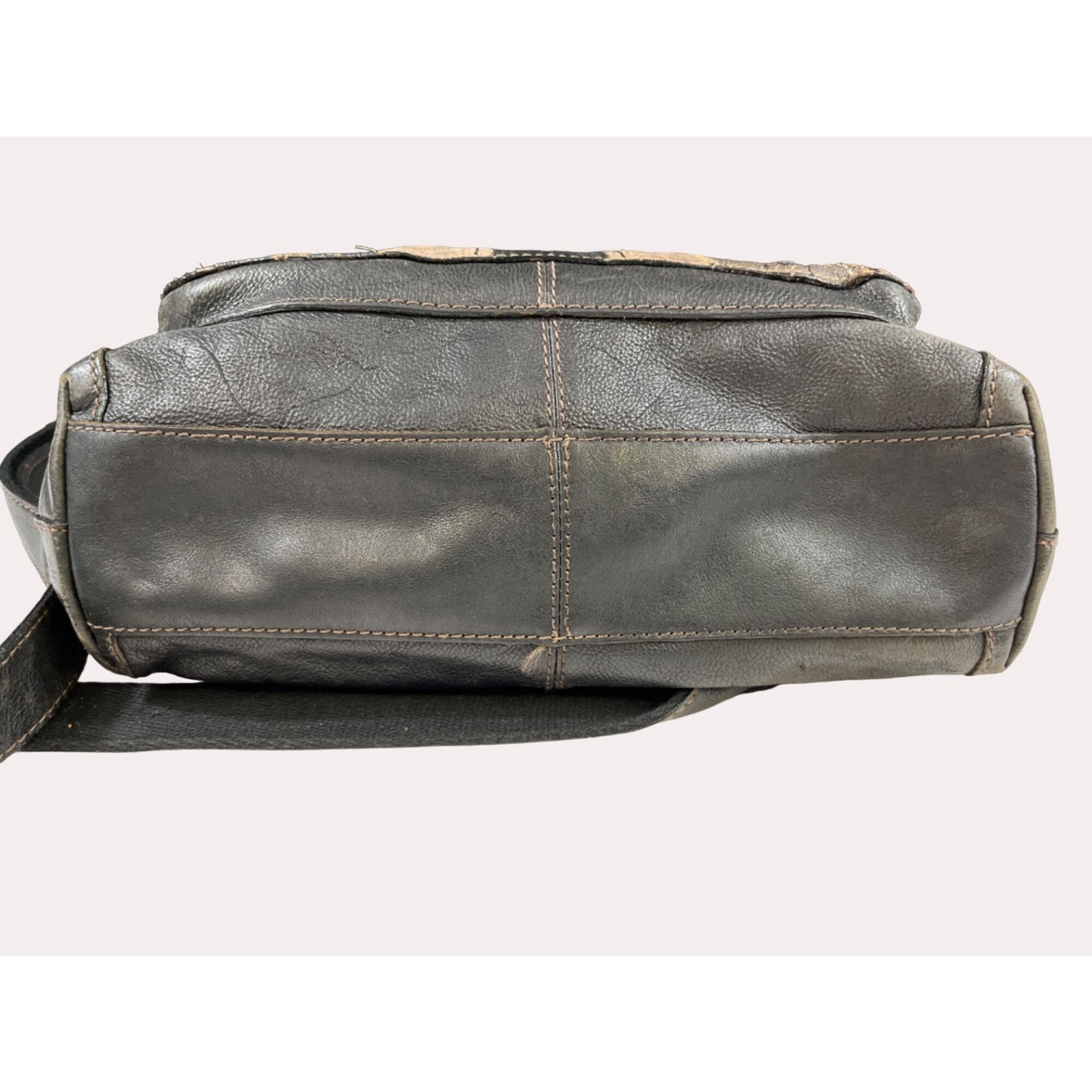 Fossil Fossil Women's Black Genuine Leather Crossbody Purse SKU 614 Size ONE SIZE - 3 Thumbnail