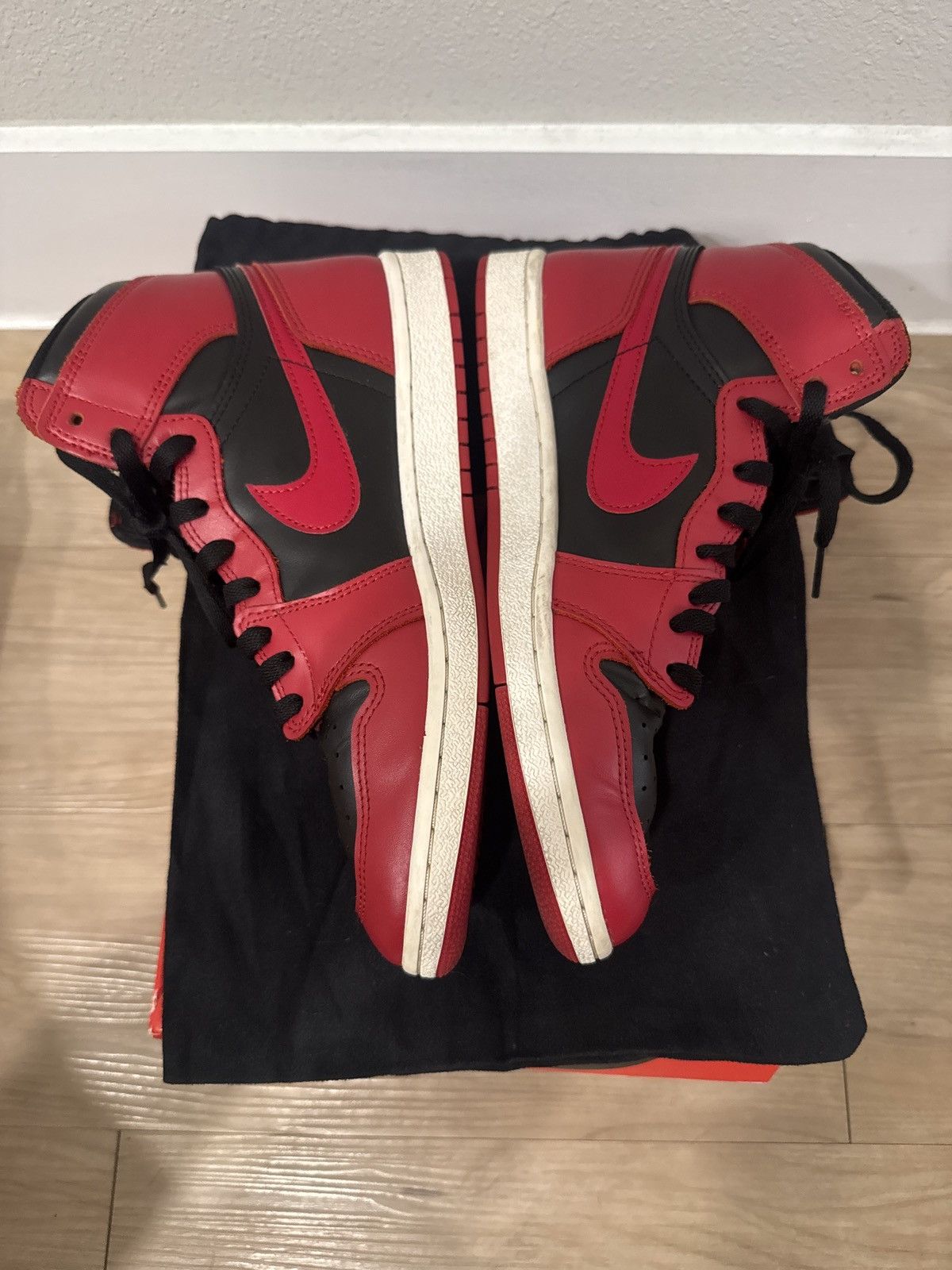 Jordan Brand Air Jordan 1 Retro High ‘85 OG ‘Varsity Red’ Size US 9 / EU 42 - 9 Thumbnail