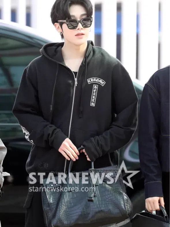 Chrome Hearts CHROME HEARTS Size M Black Scroll Crossed Arm Print Zip-up Size US M / EU 48-50 / 2 - 8 Thumbnail