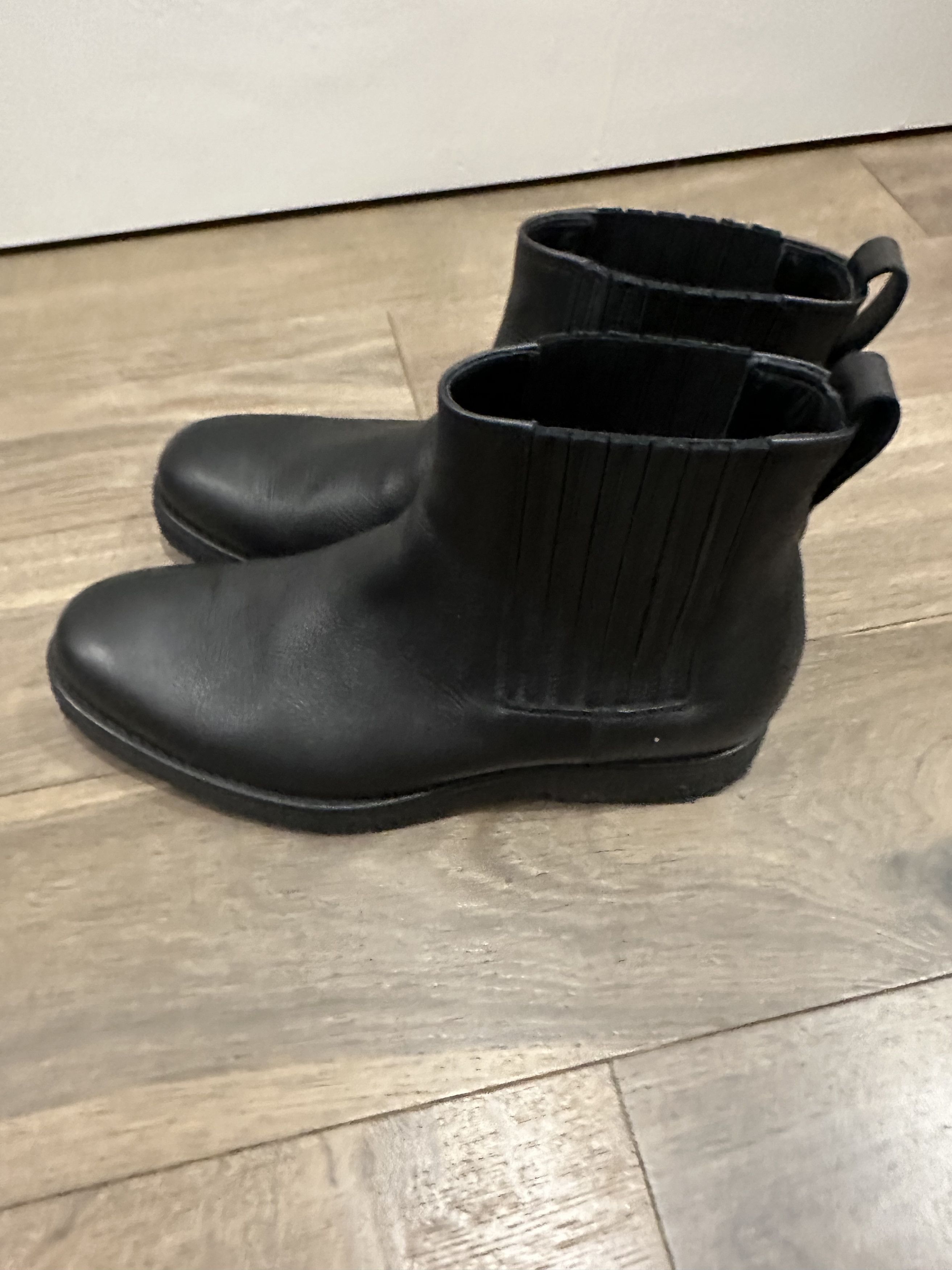 Vince Vince Chelsea Boots Size US 10 / EU 43 - 3 Thumbnail