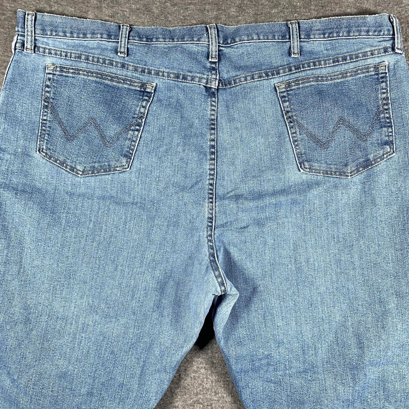 Wrangler Wrangler Jeans Mens 48x28 Blue Medium Wash Relaxed Straight Leg Denim 35005SW Size US 32 / EU 48 - 4 Thumbnail