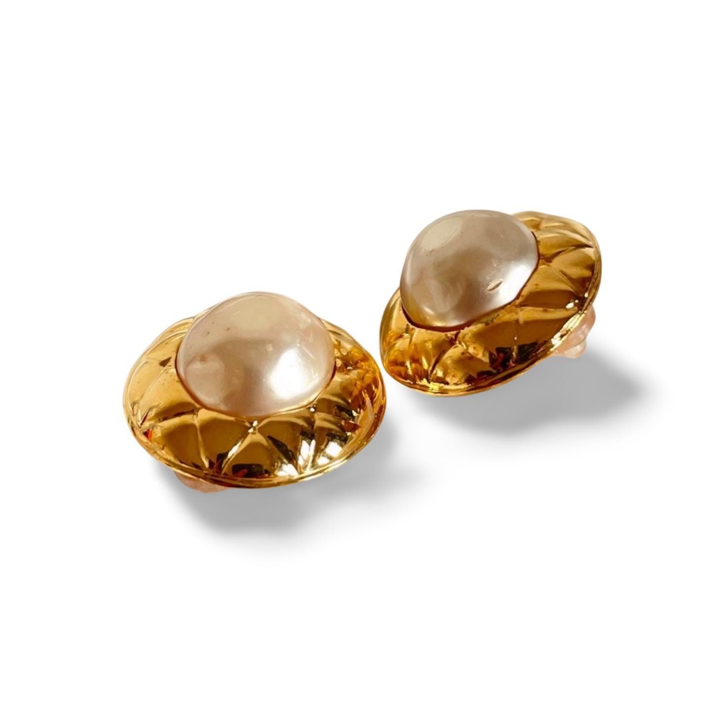 Chanel Vintage CHANEL golden round earrings with faux pearl Size ONE SIZE - 5 Thumbnail