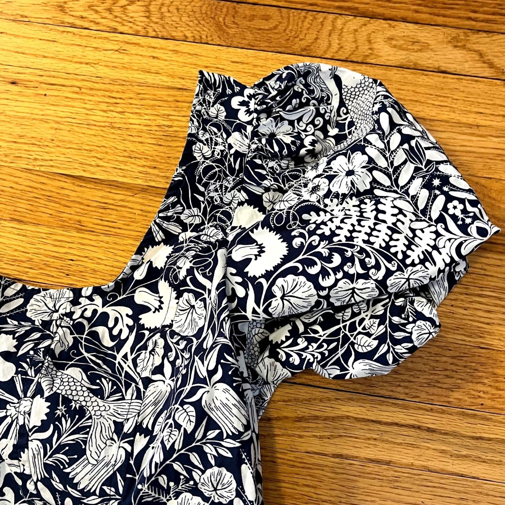 J.Crew J. Crew Shirt Womens XS Puff Sleeve Cotton Poplin Square Neck Top Navy Floral Blouse Size XS / US 0-2 / IT 36-38 - 2 Thumbnail
