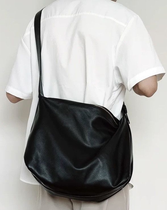 Japanese Brand Retro vintage y2k faux leather messenger bag shoulder bag Size ONE SIZE - 1 Thumbnail
