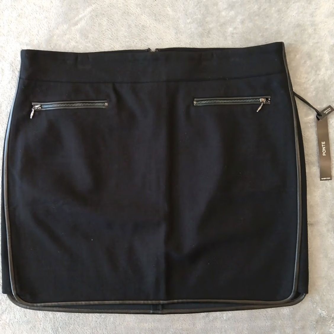 White House Black Market White House Black Market Skirt Regular 10 Black Mini Ponte Pockets Zipped Short Womens Size 32" / US 10 / IT 46 - 2 Thumbnail