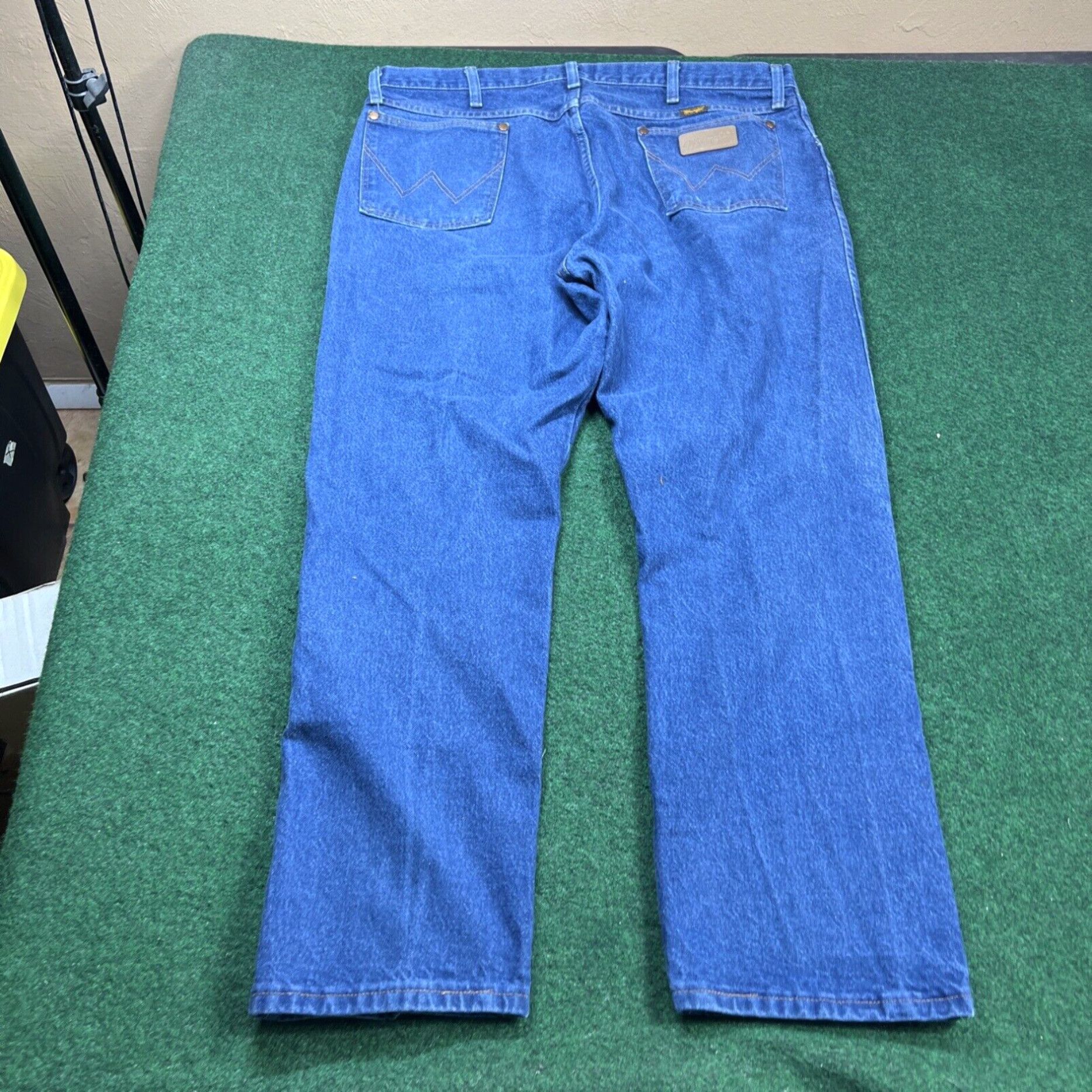 Wrangler Wrangler Men 936 Cowboy Cut Straight Blue Jeans Size 40x30 (39x29.5) Size US 40 / EU 56 - 1 Thumbnail