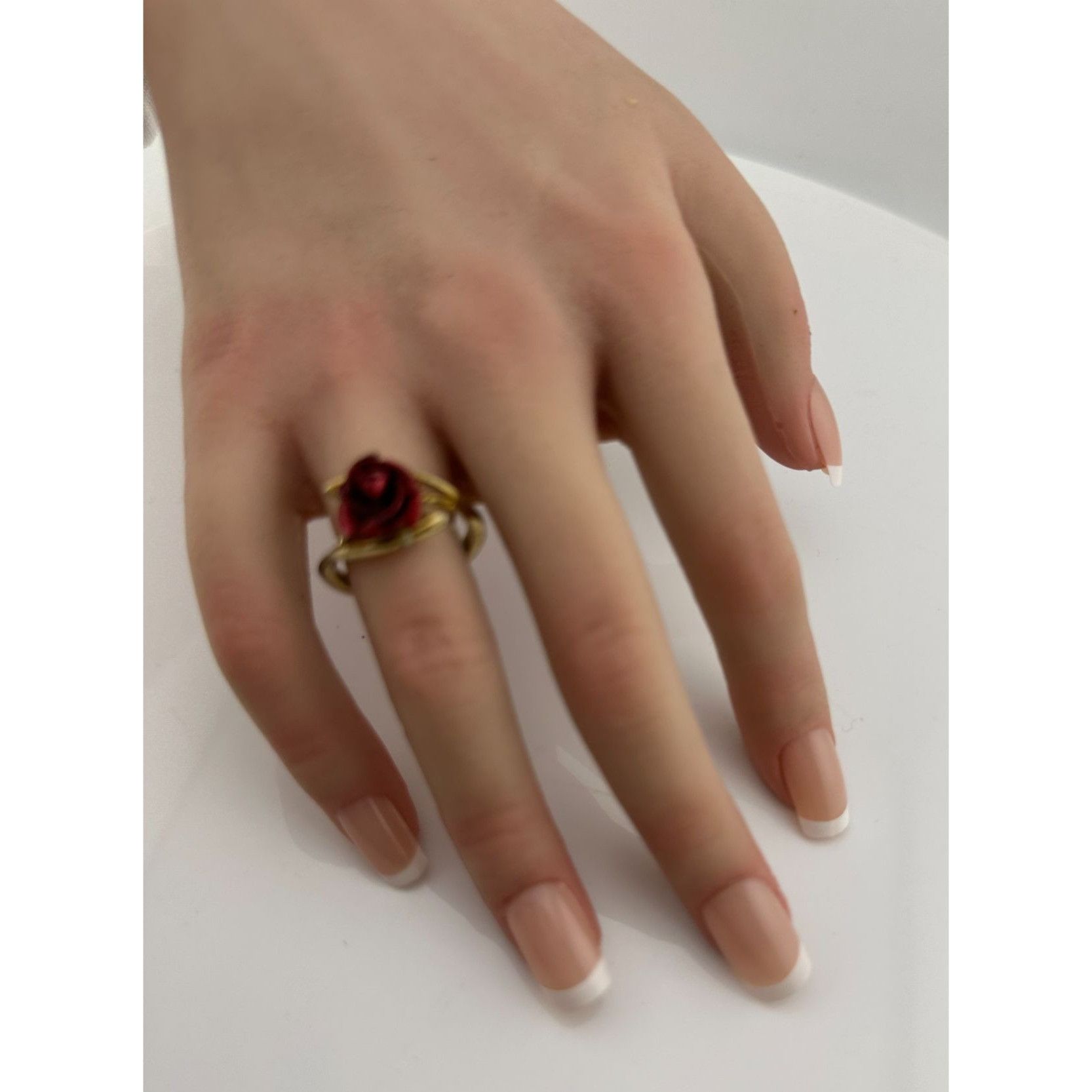 Other Women's Beautiful Gold Tone Red Rose Flower Ring Size ONE SIZE - 8 Thumbnail