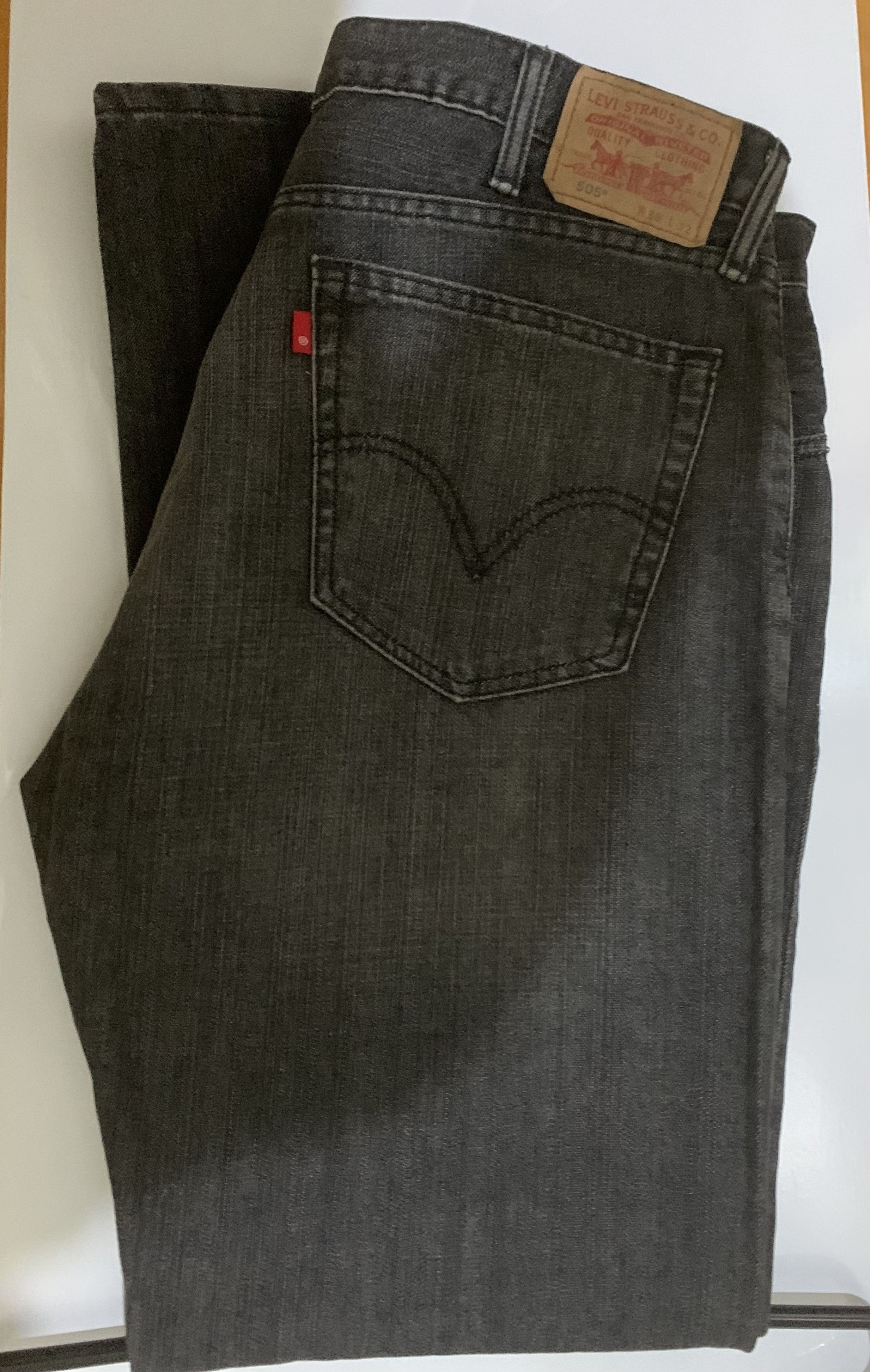 Levi's Levis 505 Jeans Men's 38x32 Black Wash Denim Straight Fit Size US 38 / EU 54 - 1 Thumbnail