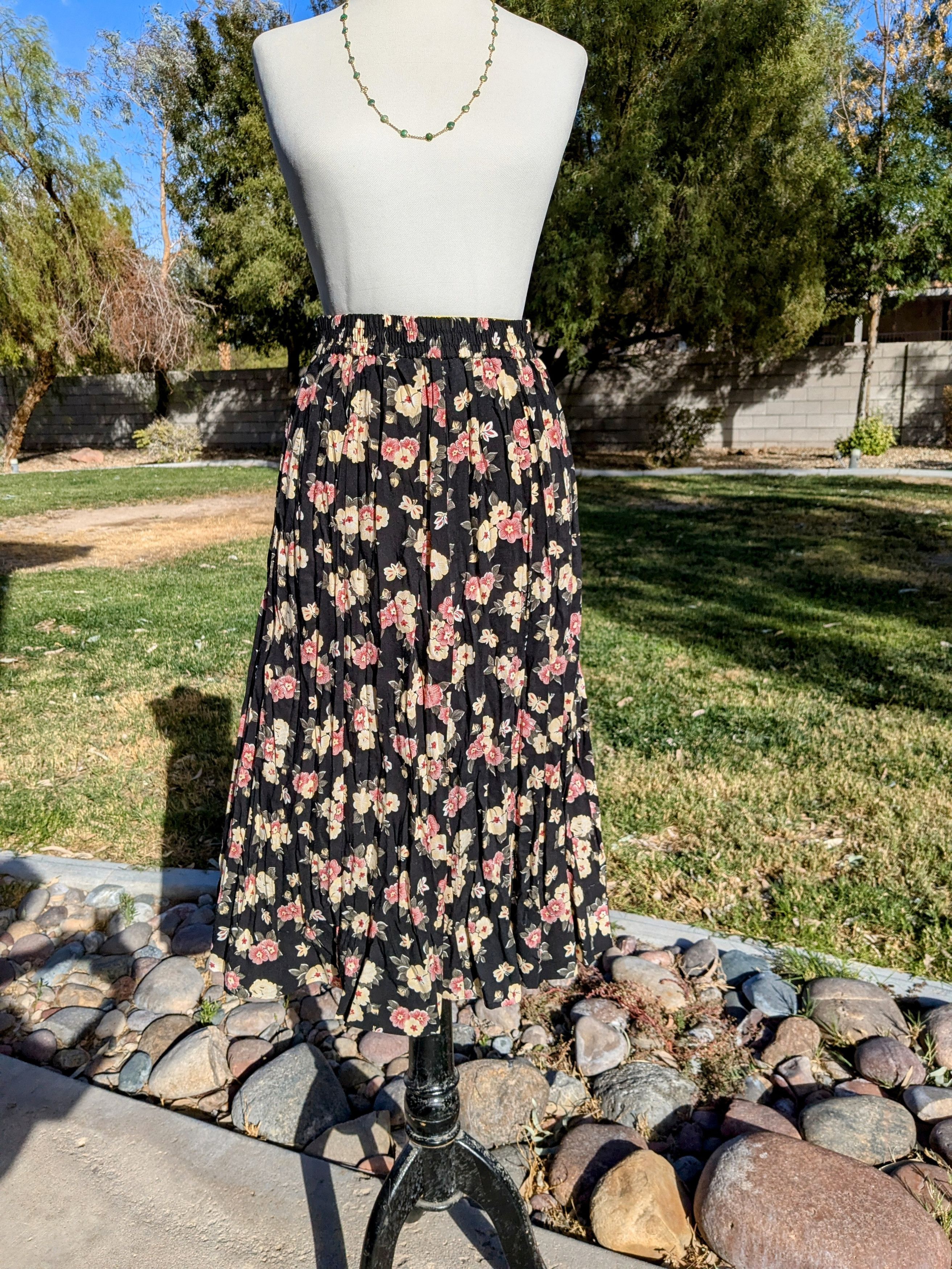 Designer Sag Harbor Black Floral Button Down Maxi Skirt Elastic Waist Size 26" / US 2 / IT 38 - 2 Thumbnail