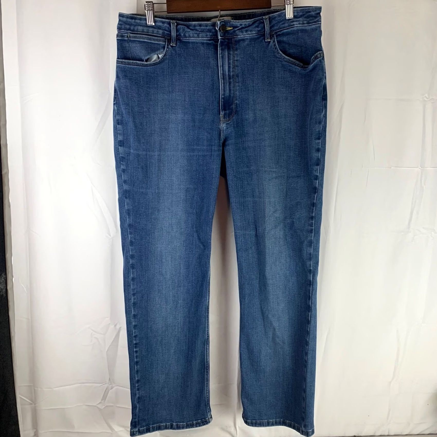 Wrangler Wrangler Jeans Womens 18W 30in Blue High Rise True Straight Stretch Medium Wash Jeans Size 40" / US 18 - 2 Thumbnail